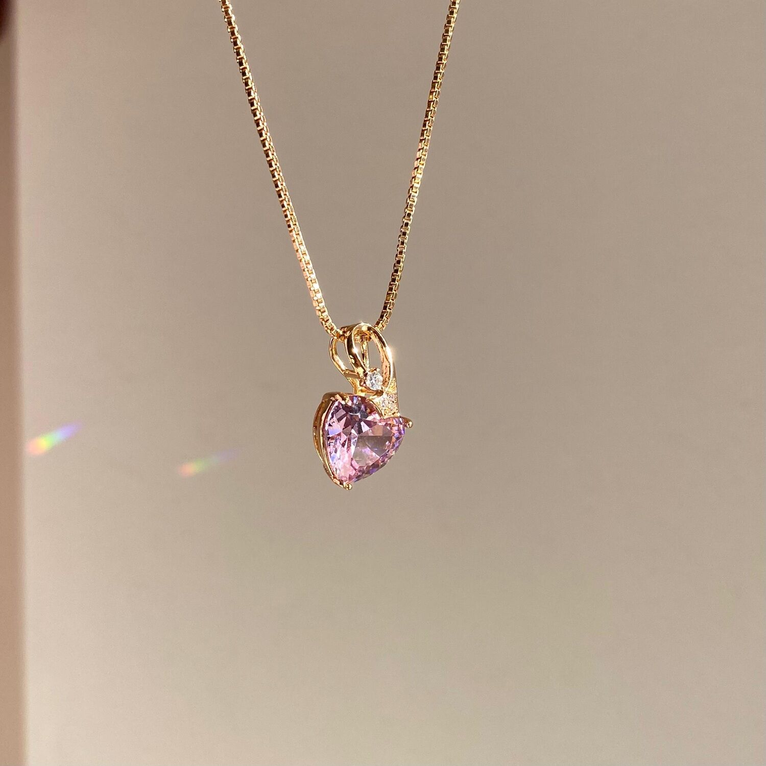 Pembe kuvars taş xuping kolye