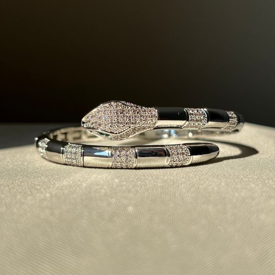 Pırlanta işçiliği zümrüt göz yılan figür kelepçe