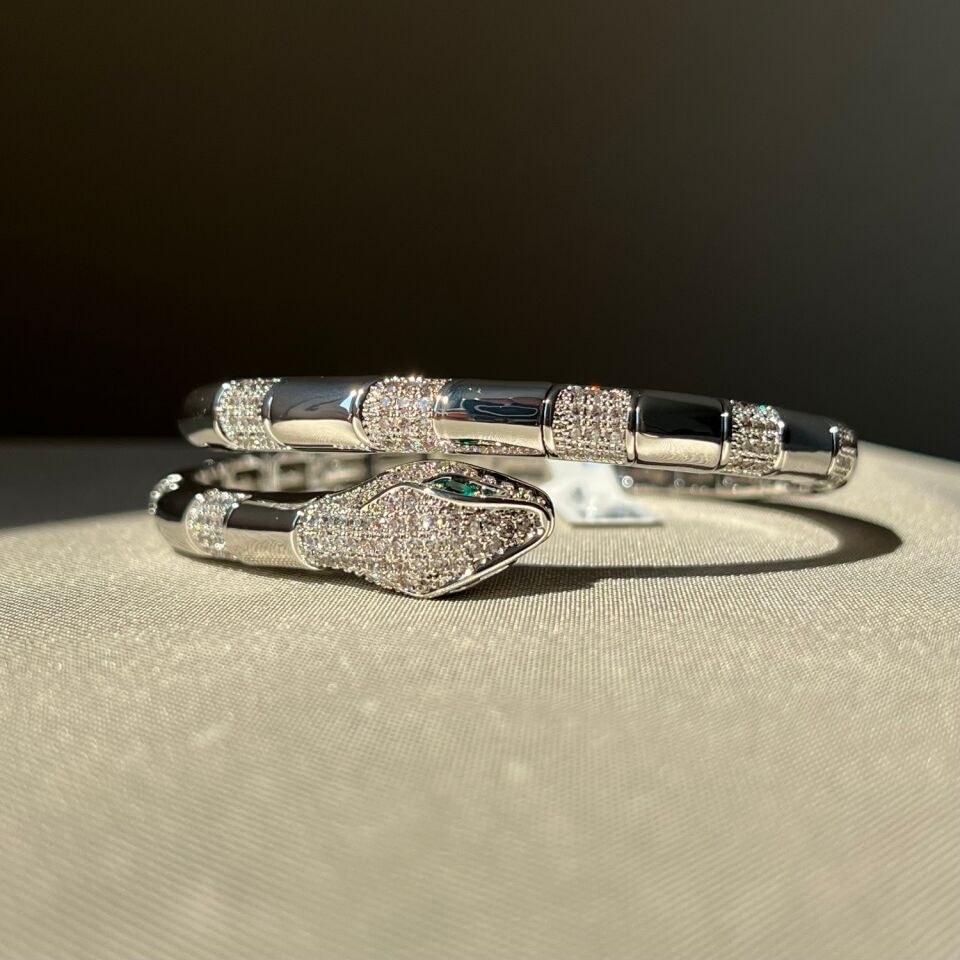 Pırlanta işçiliği zümrüt göz yılan figür kelepçe