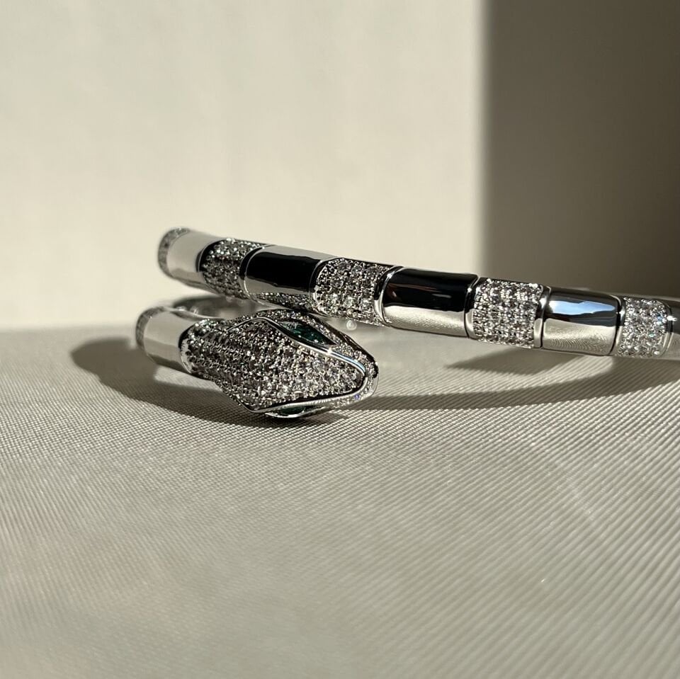 Pırlanta işçiliği zümrüt göz yılan figür kelepçe