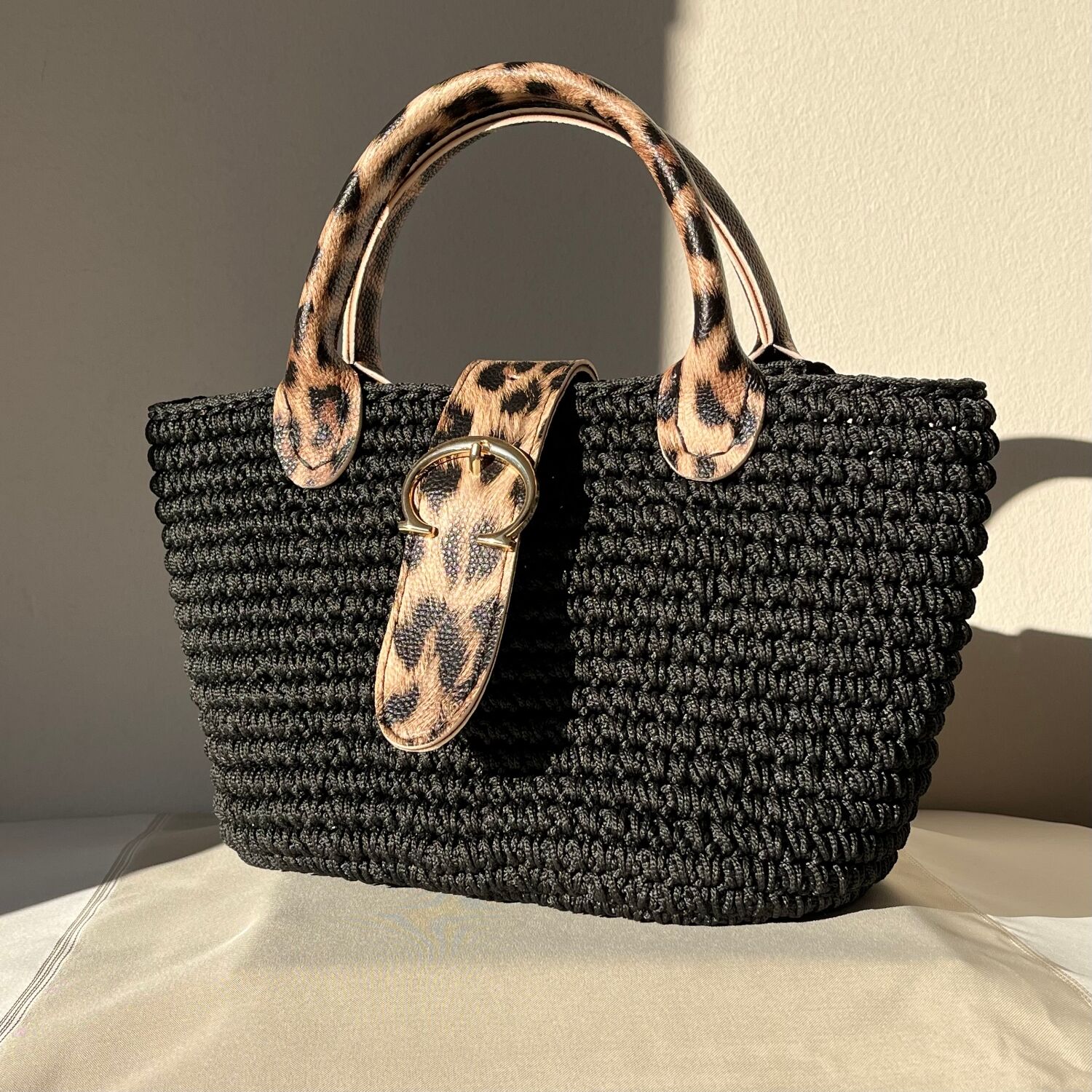 El Yapımı leopar desenli makrome çanta