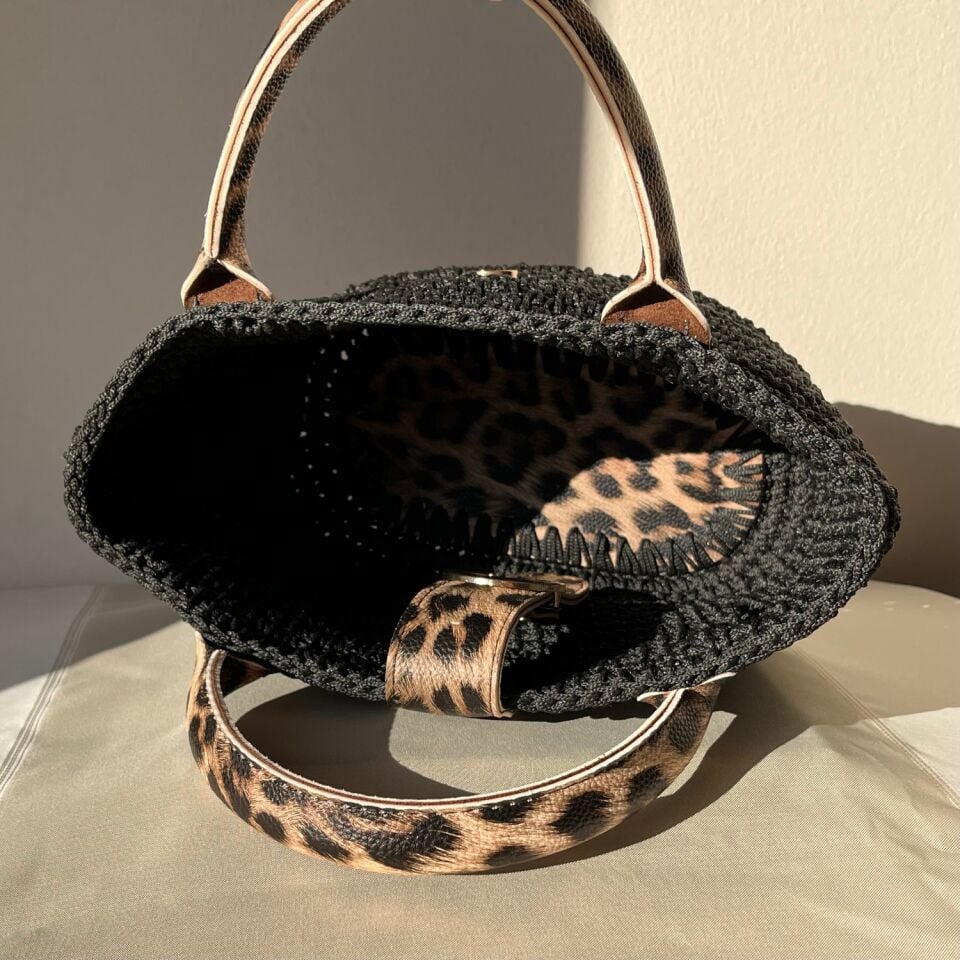 El Yapımı leopar desenli makrome çanta