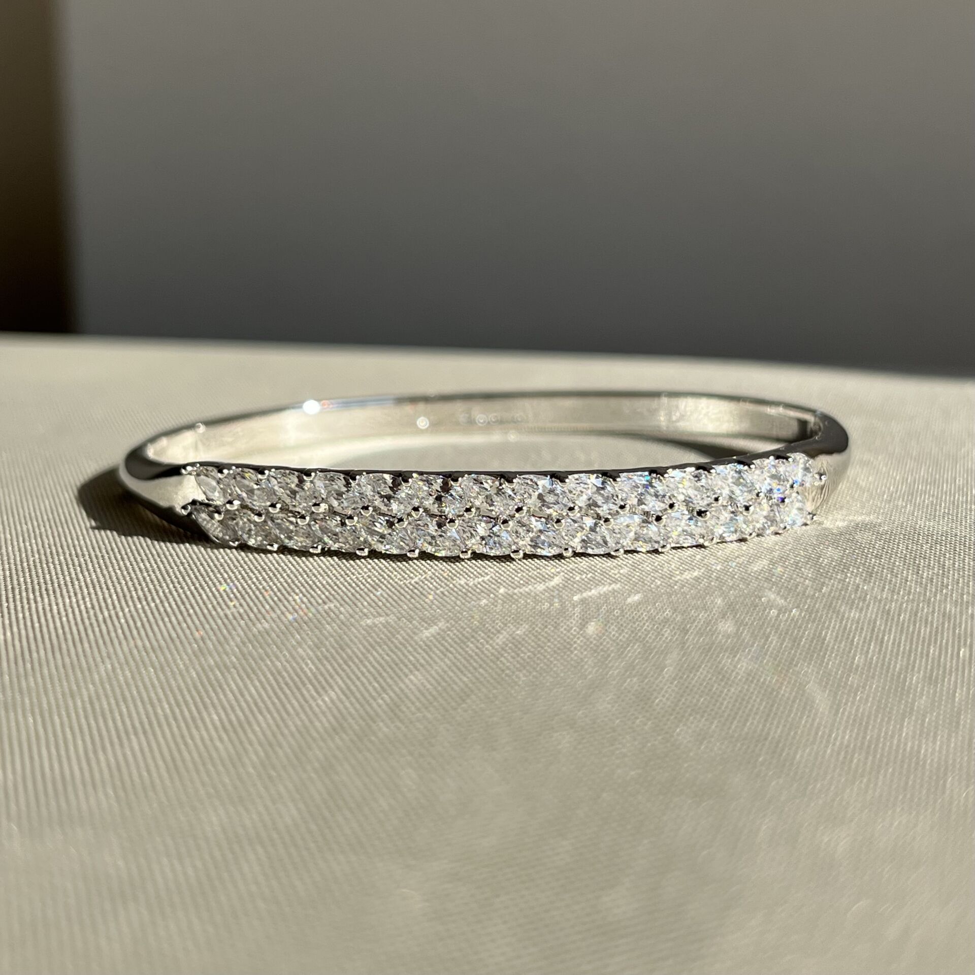 Oval pırlanta montür xuping kelepçe