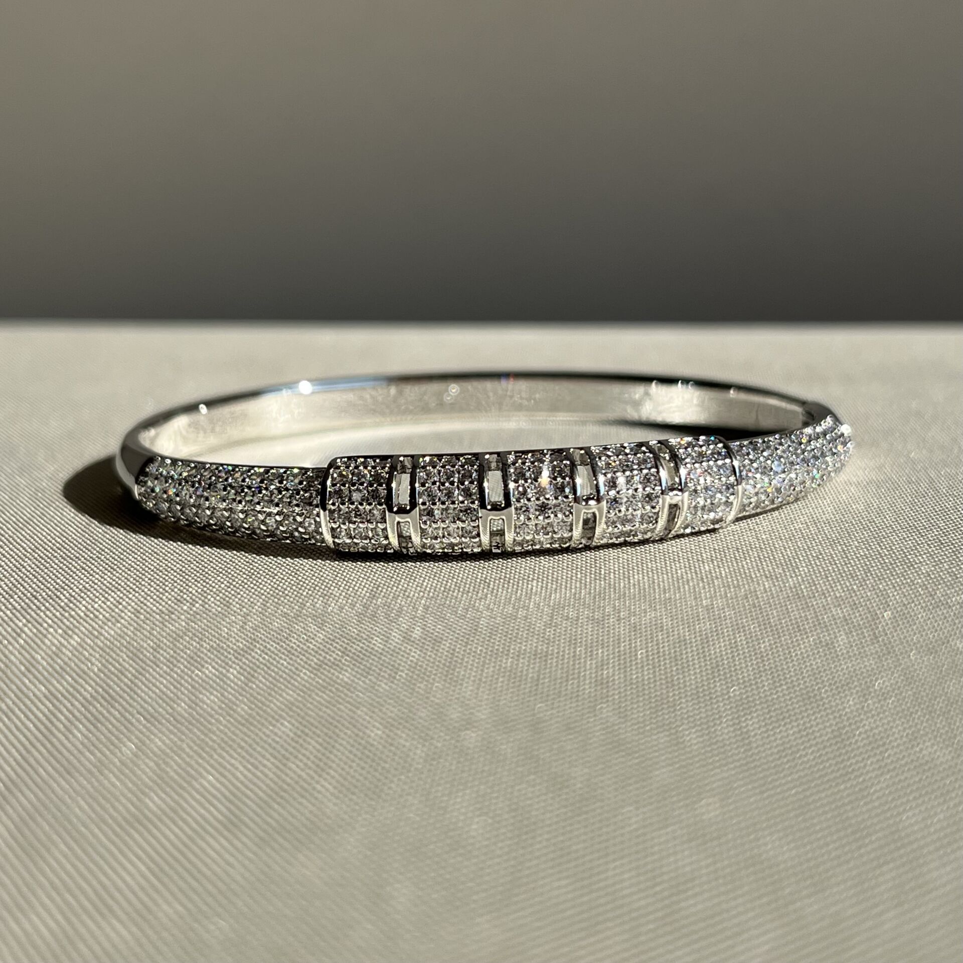 Pırlanta işçiliği xuping kelepçe (6 inç)