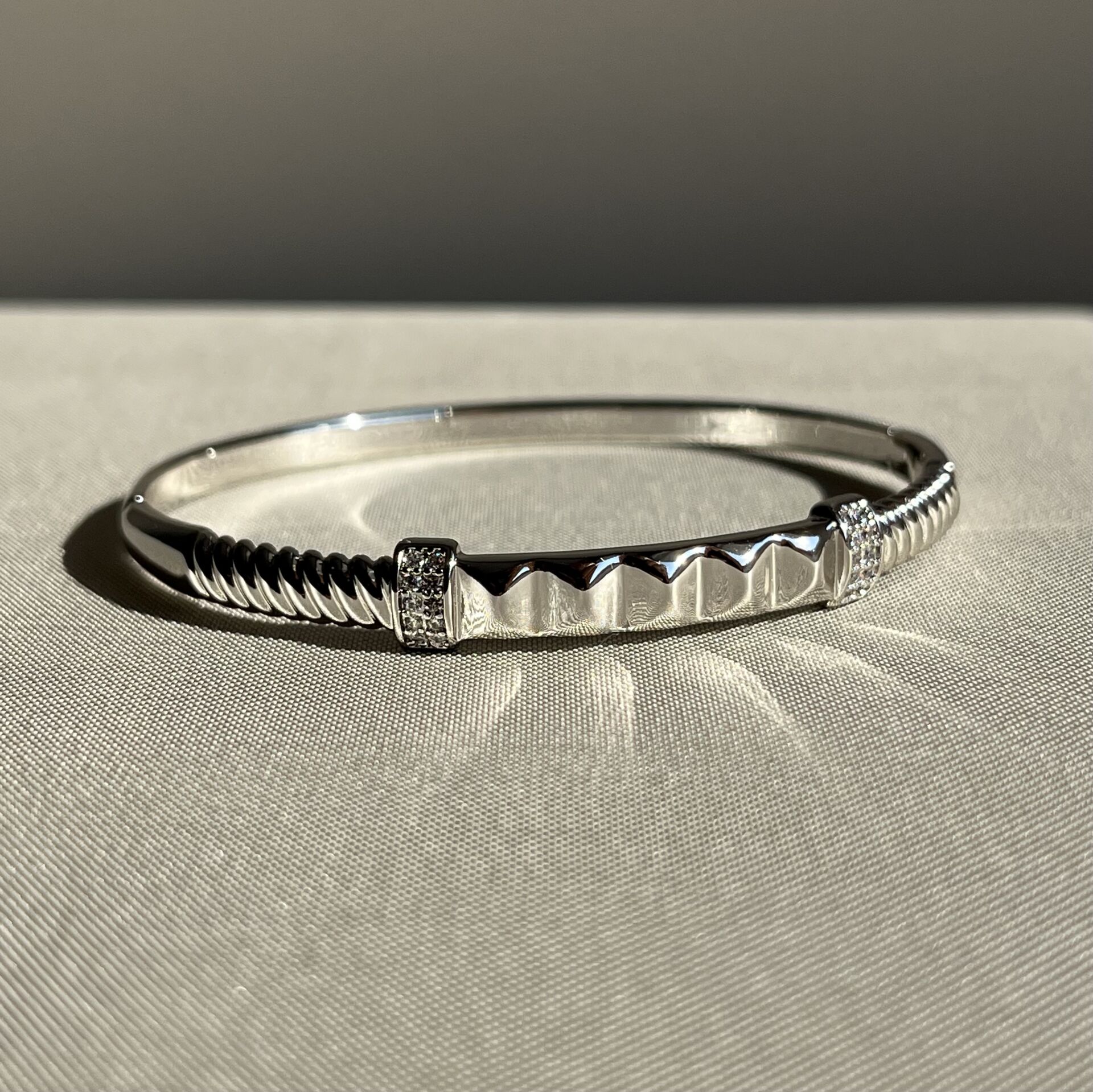 Pırlanta işçiliği xuping kelepçe