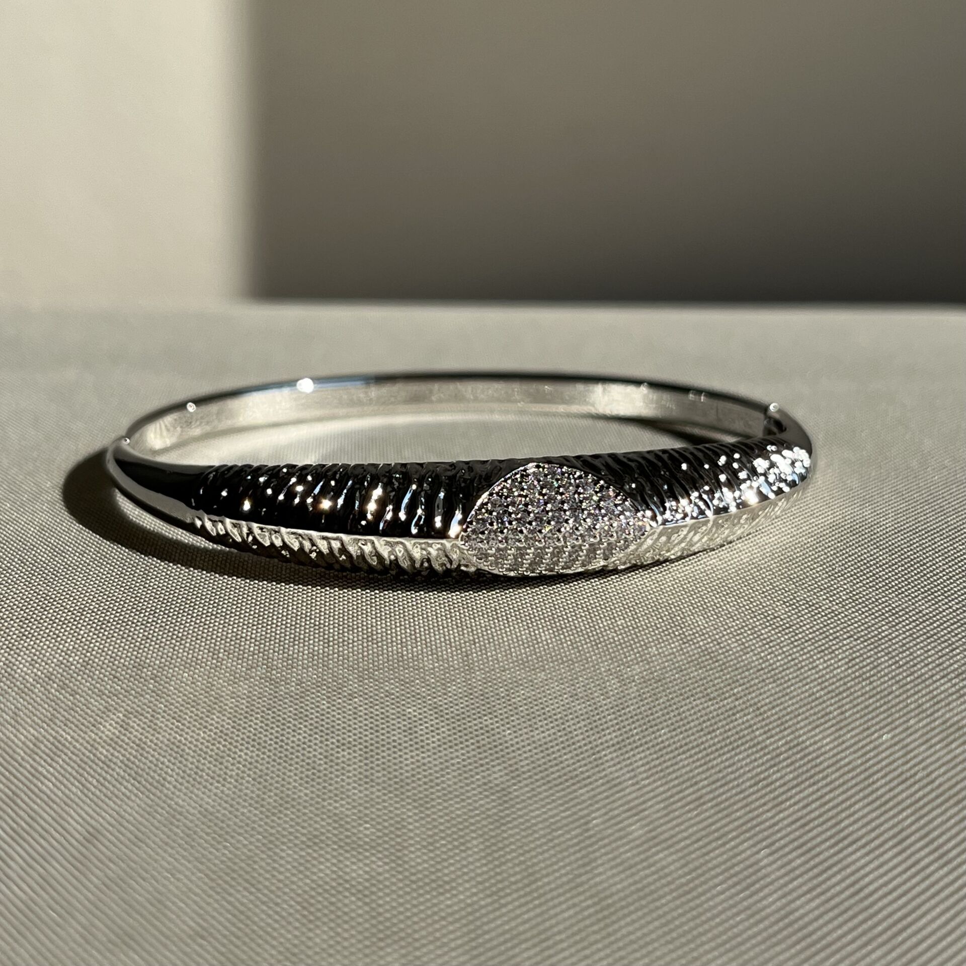 Pırlanta işçiliği xuping kelepçe (5,7 inç)