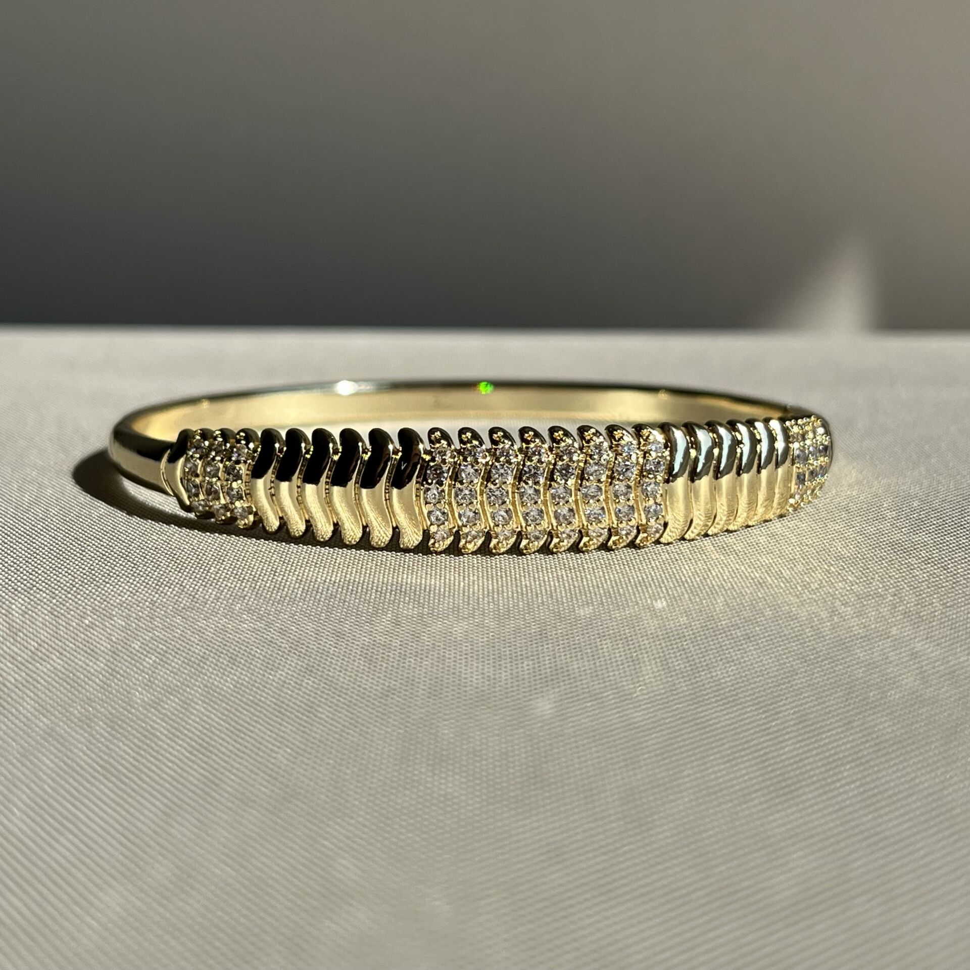 Pırlanta işçiliği balık sırtı xuping kelepçe