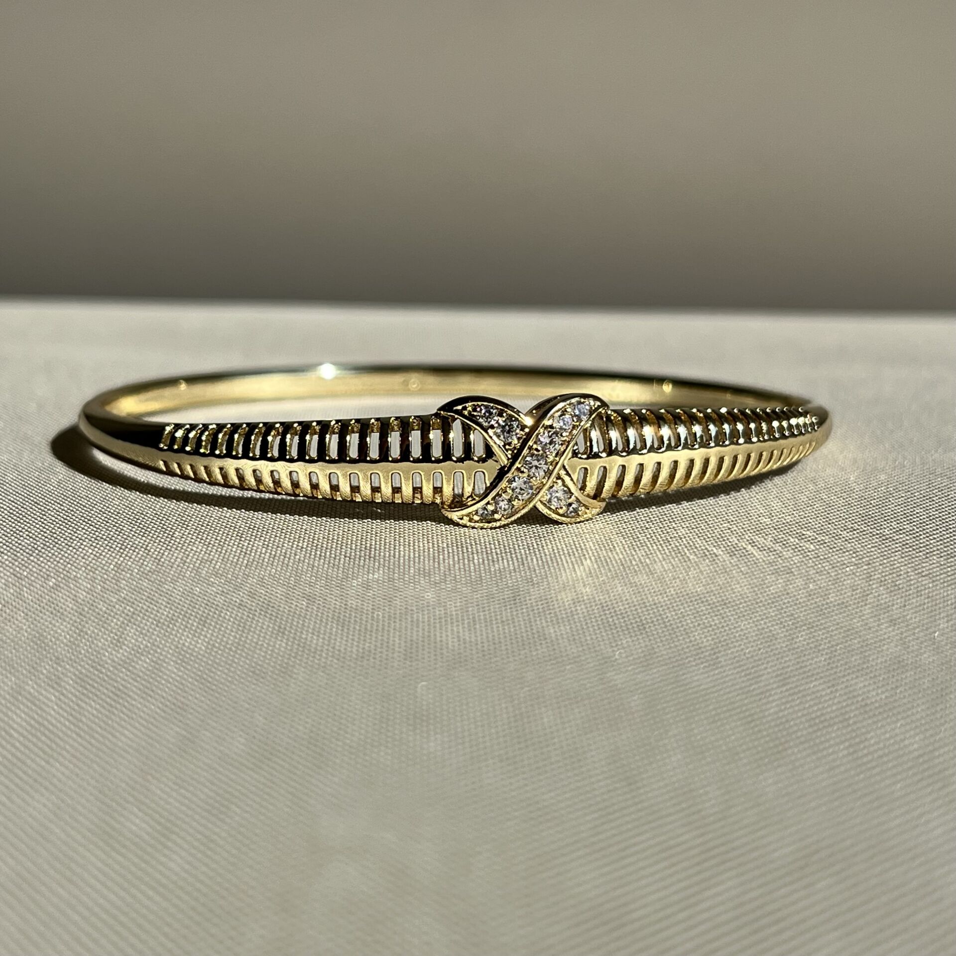 Pırlanta işçiliği xuping kelepçe