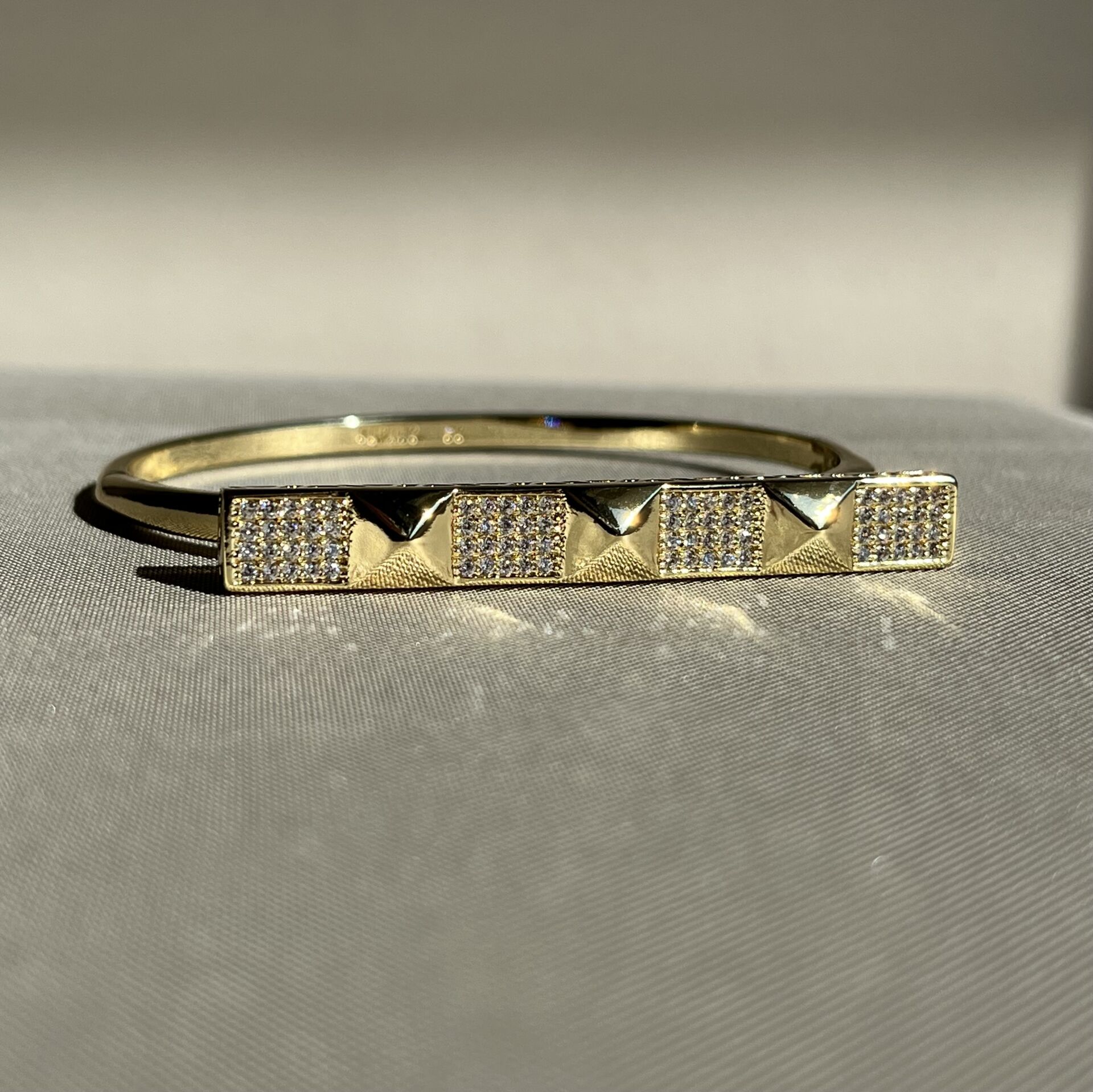 Pırlanta işçiliği xuping kelepçe