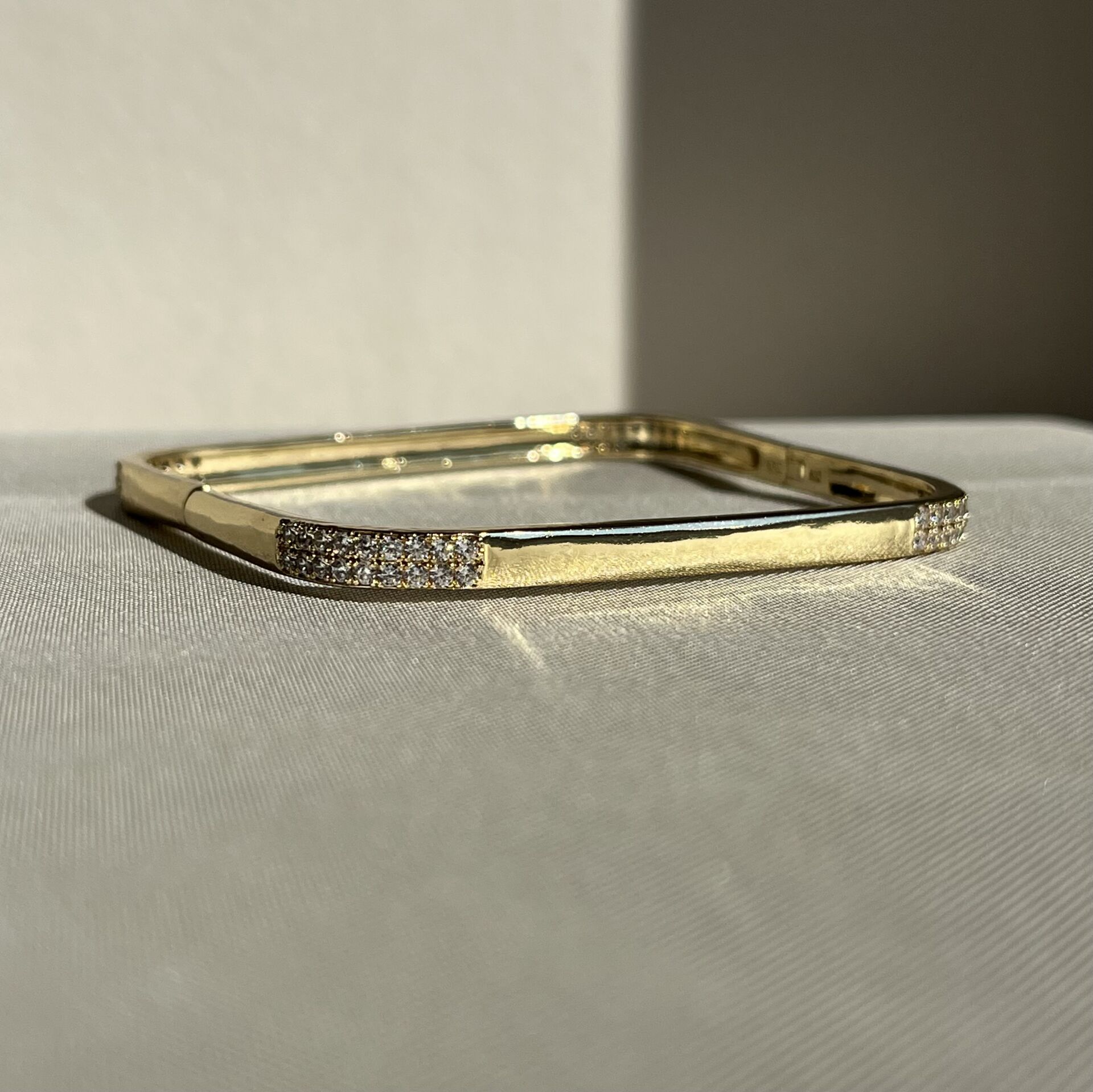 Pırlanta işçiliği kare tasarım xuping kelepçe