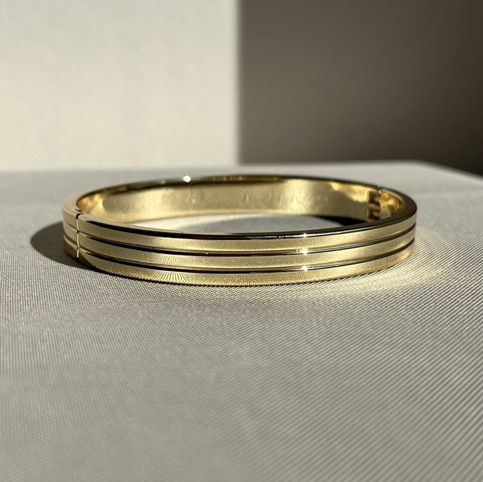 Altın işçiliği 0,8 mm bombeli xuping kelepçe