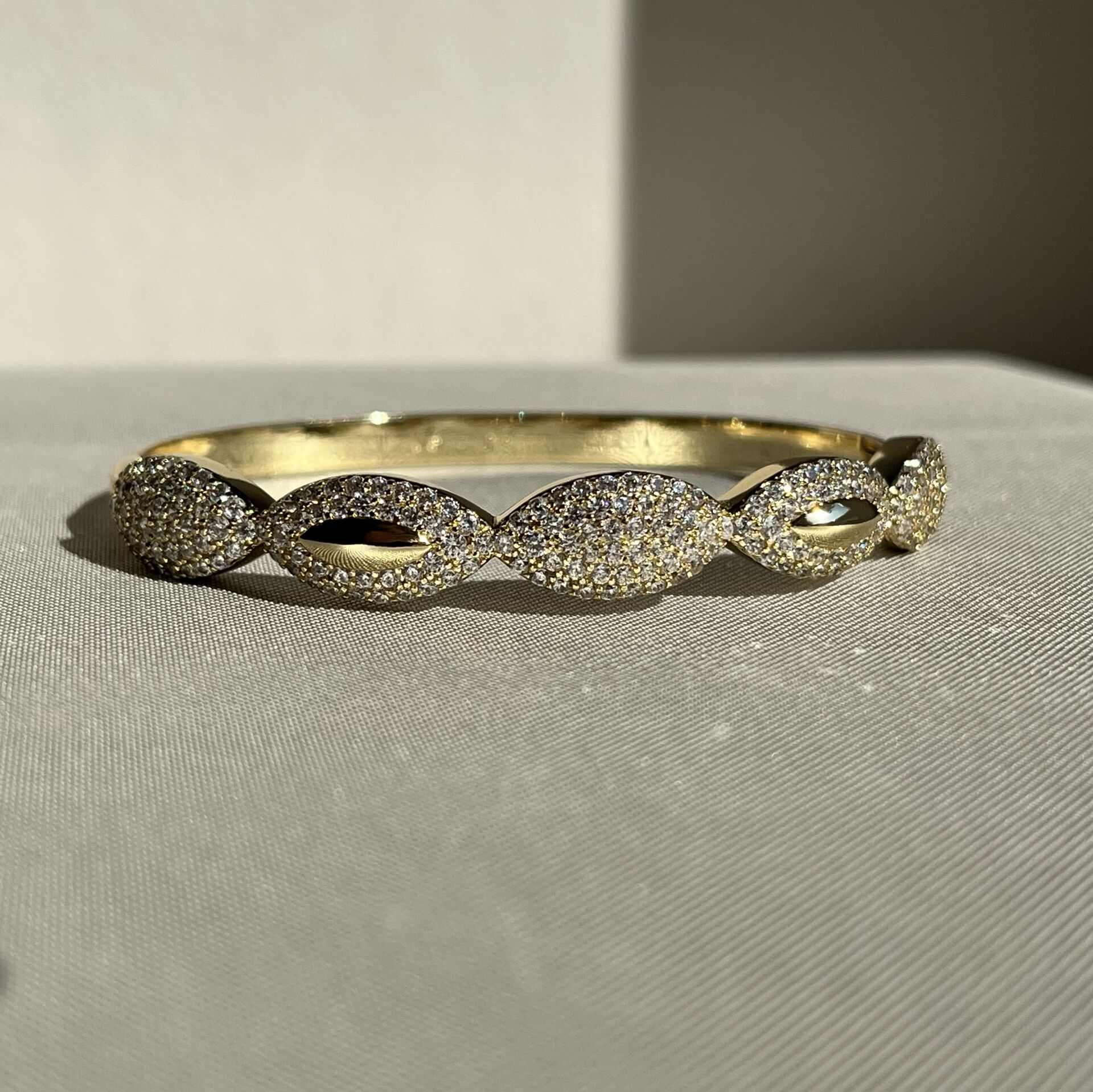 Pırlanta işçiliği xuping kelepçe