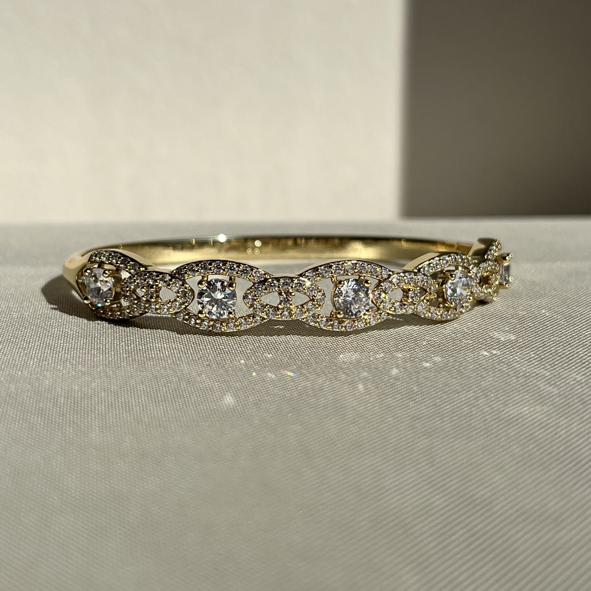 Pırlanta işçiliği xuping kelepçe