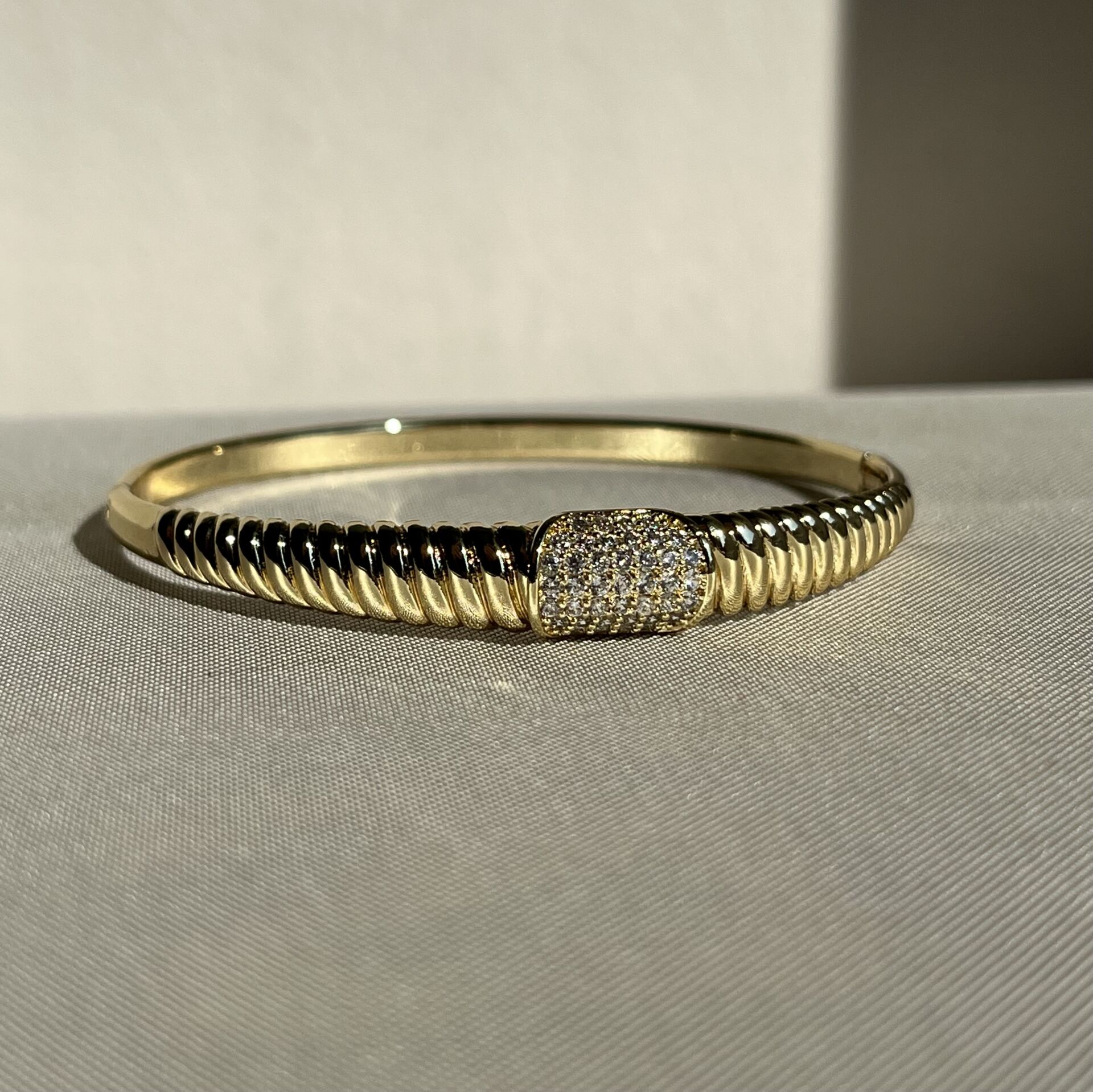 Pırlanta işçiliği xuping kelepçe