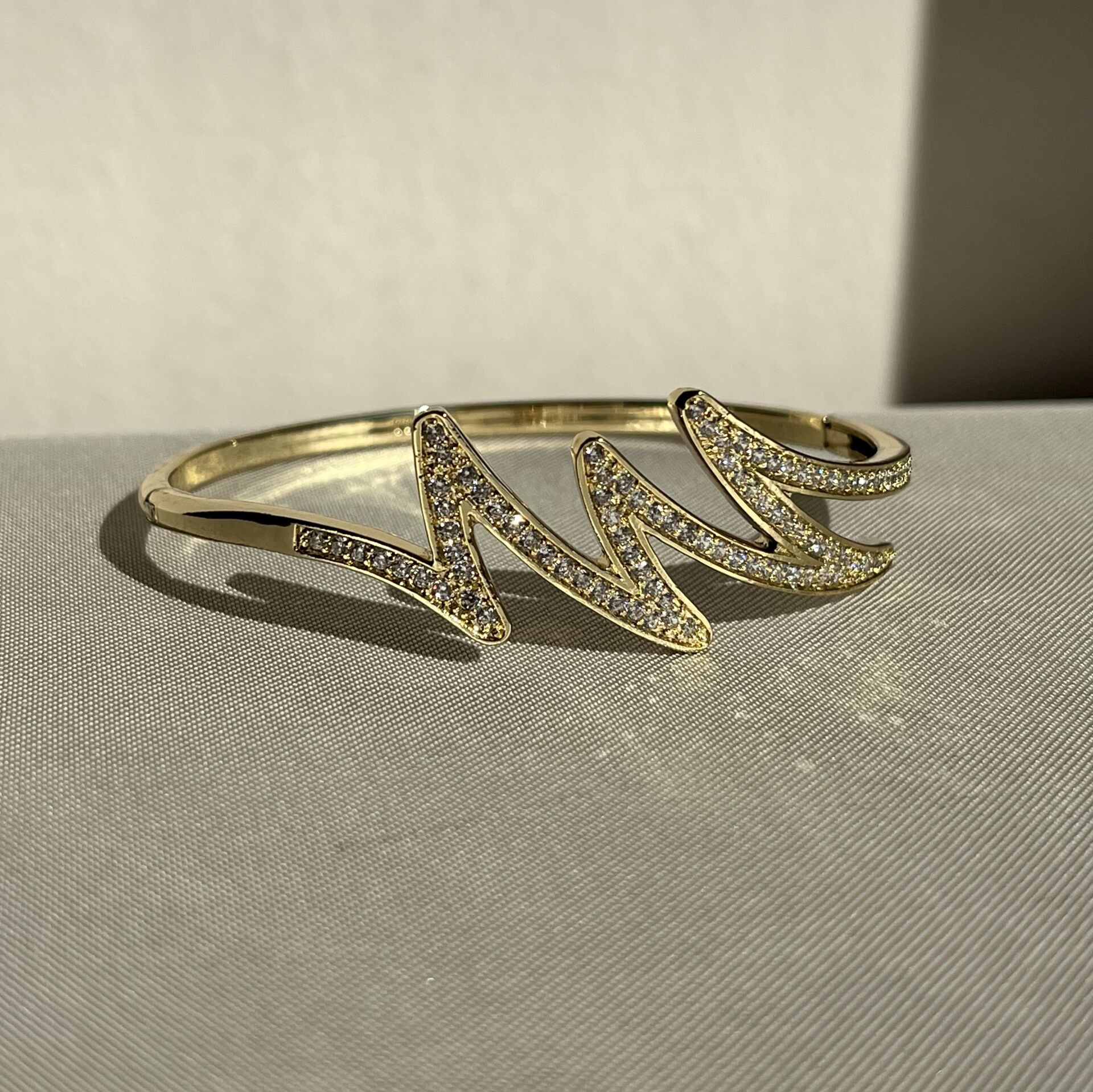 Round pırlanta montür xuping kelepçe