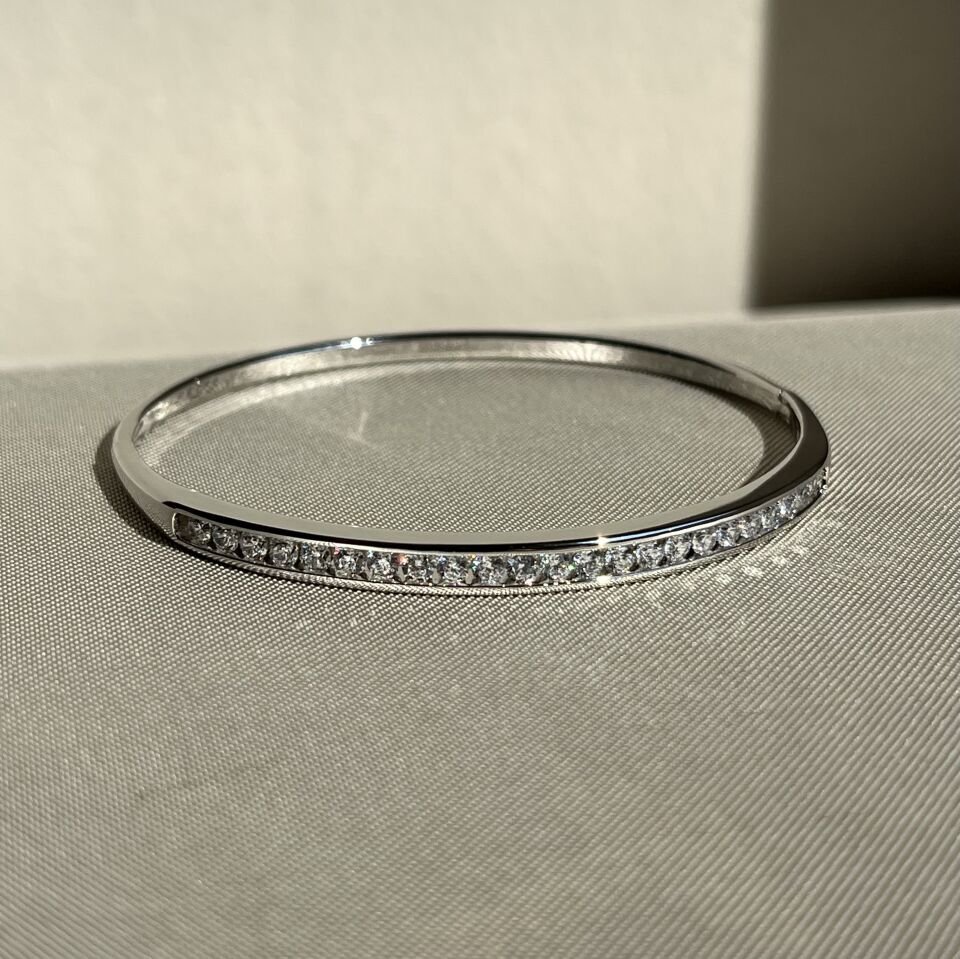 Round pırlanta montür suyolu kanal xuping kelepçe