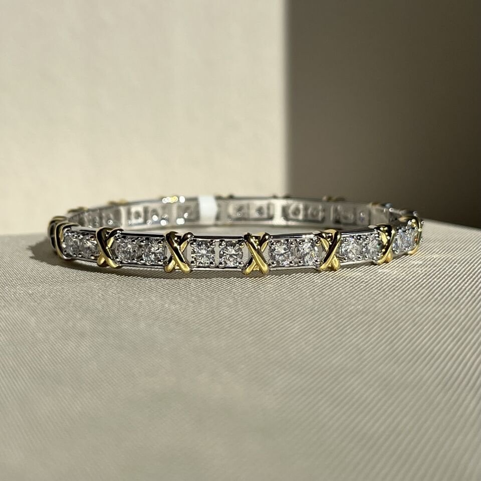 Round pırlanta montür vıp kelepçe