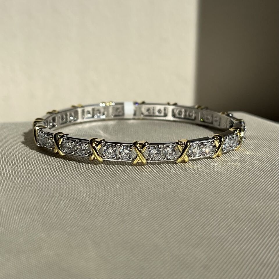 Round pırlanta montür vıp kelepçe