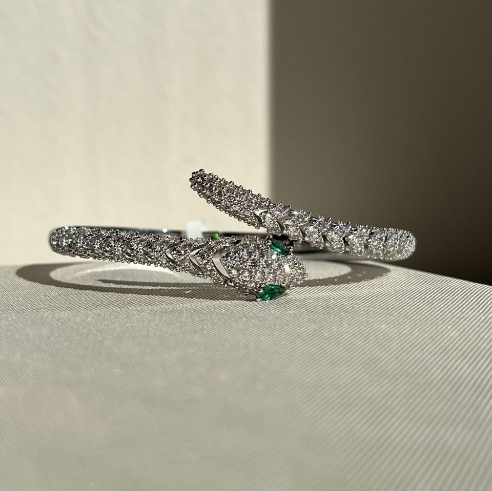 Pırlanta işçiliği zümrüt taş yılan vıp kelepçe