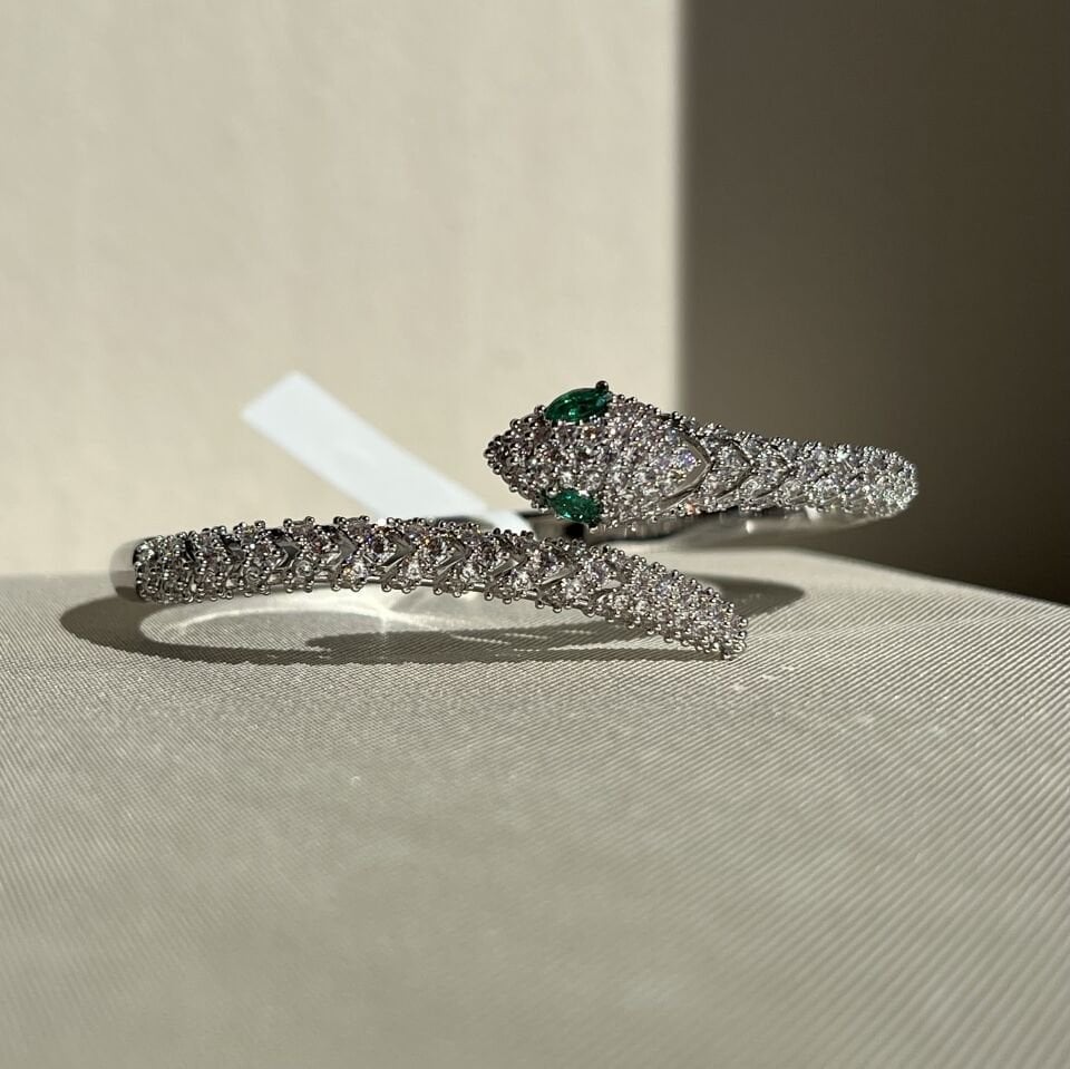 Pırlanta işçiliği zümrüt taş yılan vıp kelepçe