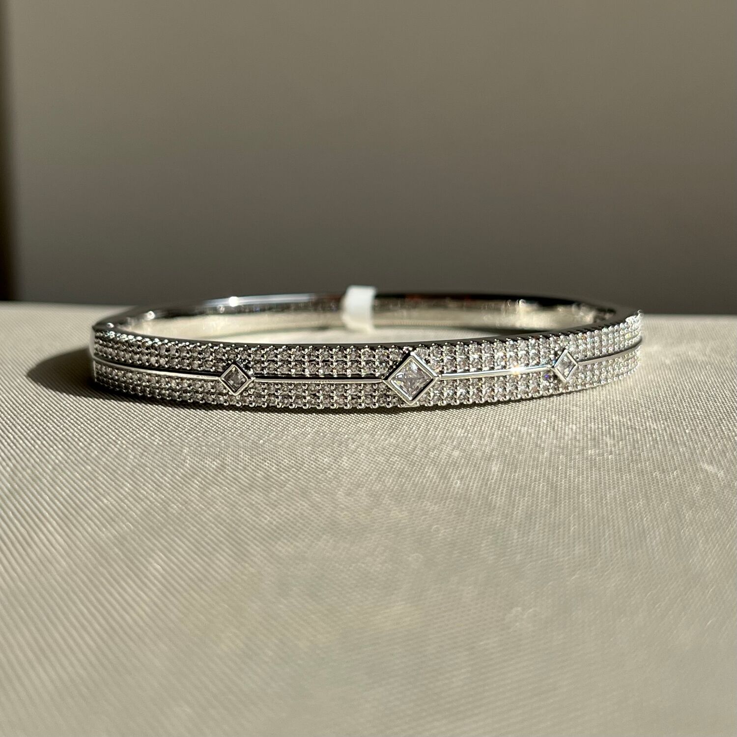 Baget pırlanta montür vıp kelepçe