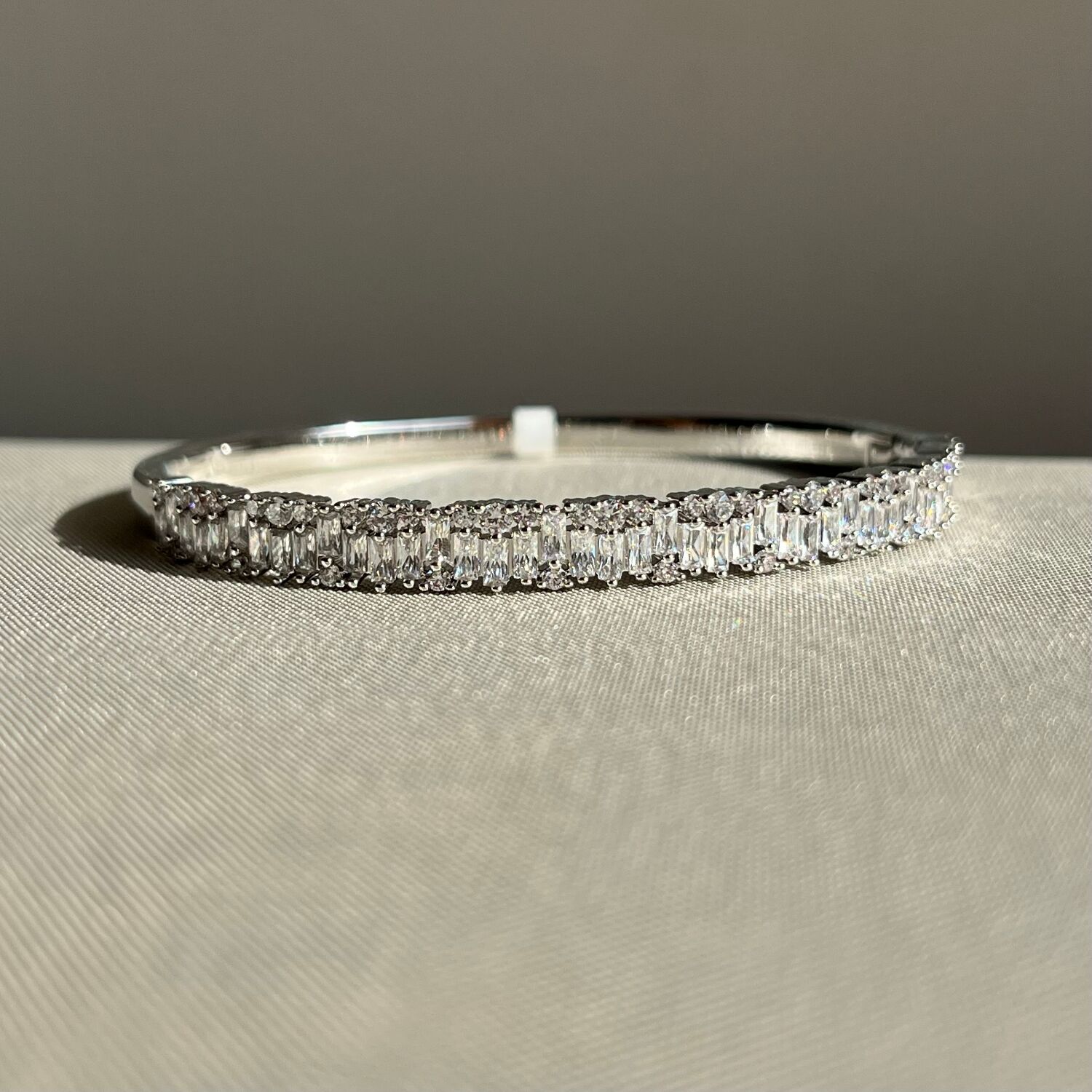 Emerald pırlanta montür vıp kelepçe