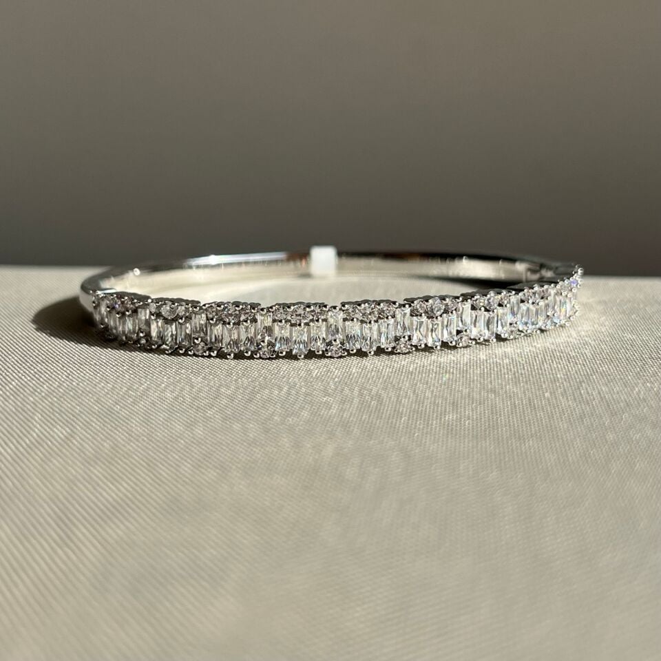 Emerald pırlanta montür vıp kelepçe