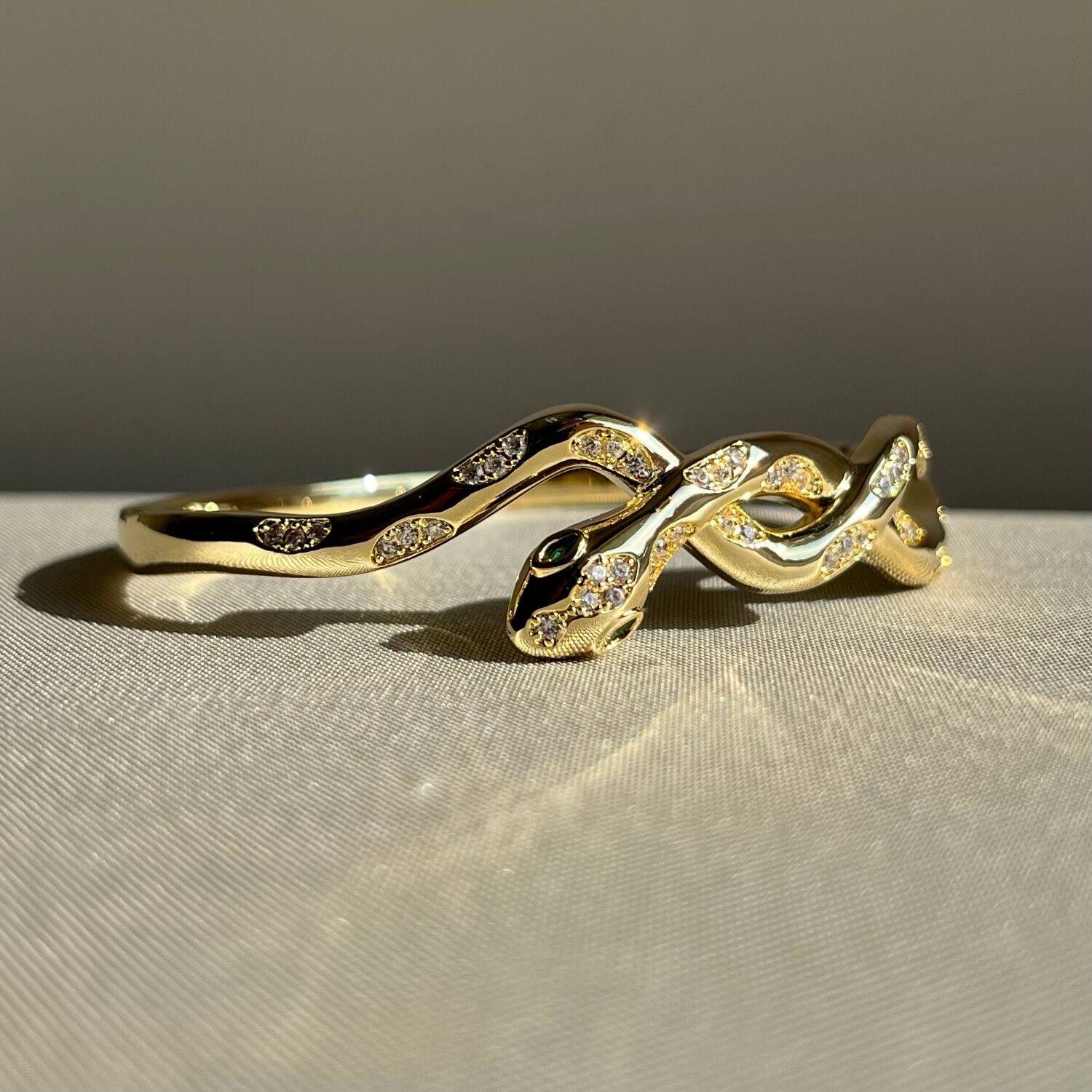 Zümrüt taş göz yılan figür vıp kelepçe