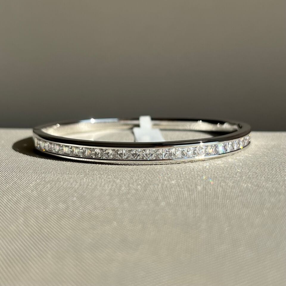 Kanal pırlanta baget montür vıp kelepçe