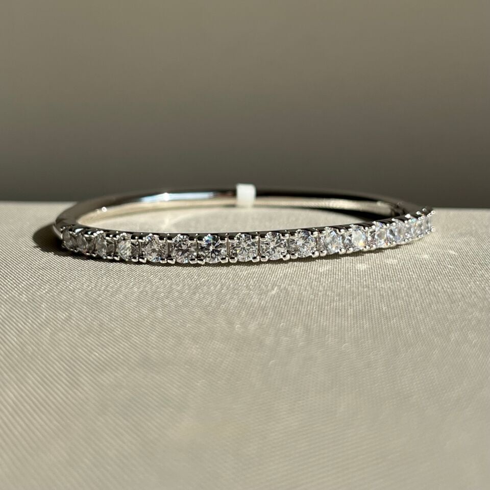 Round pırlanta suyolu montür vıp kelepçe