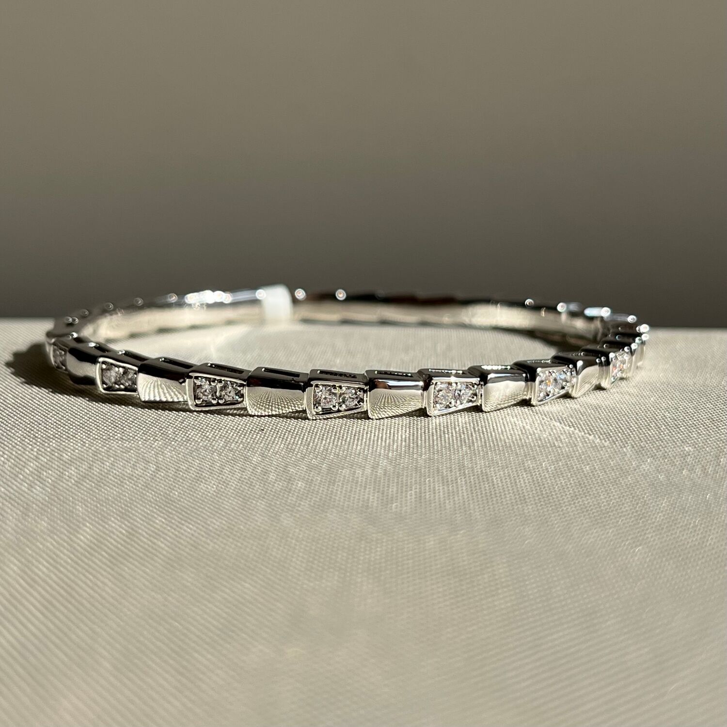 Pırlanta işçiliği yılan figür vıp kelepçe