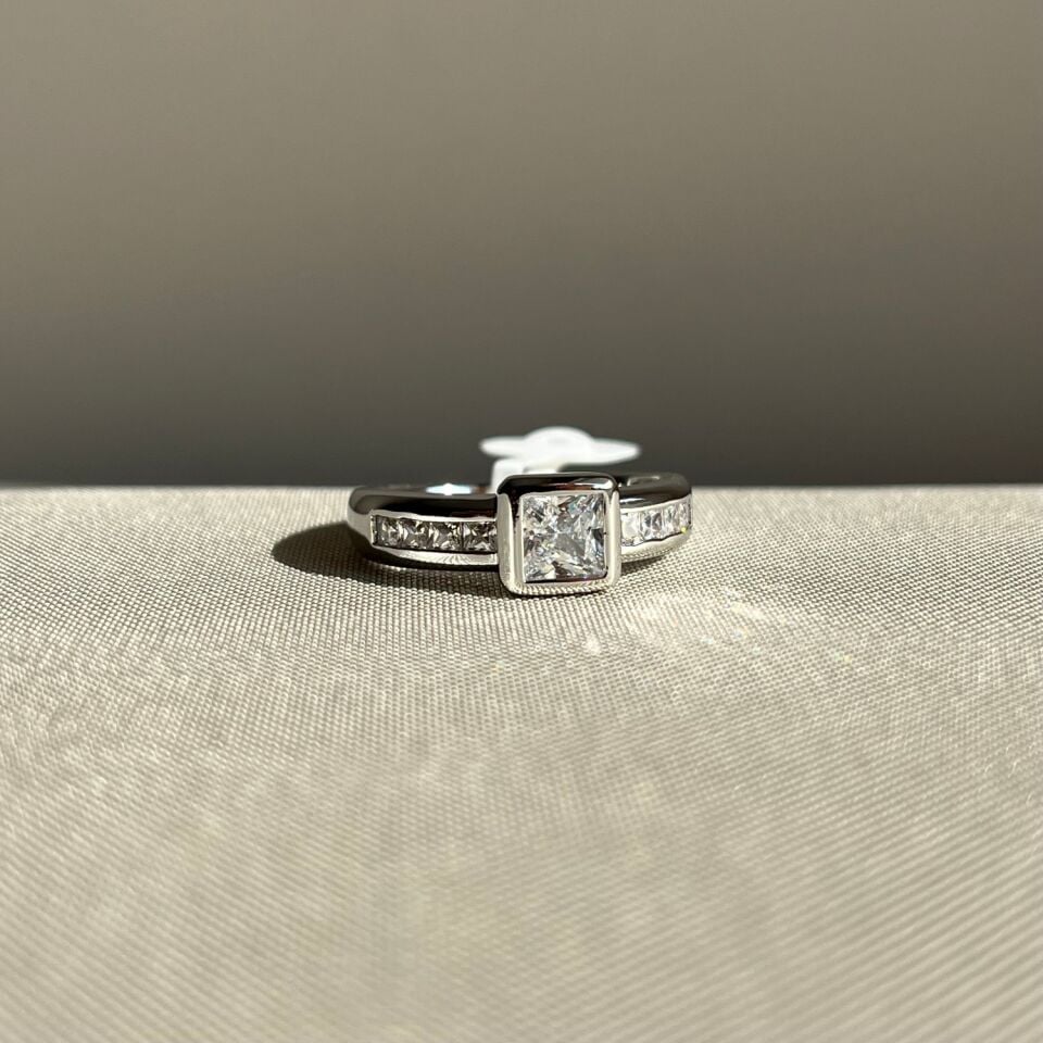 Prenses pırlanta montür xuping yüzük