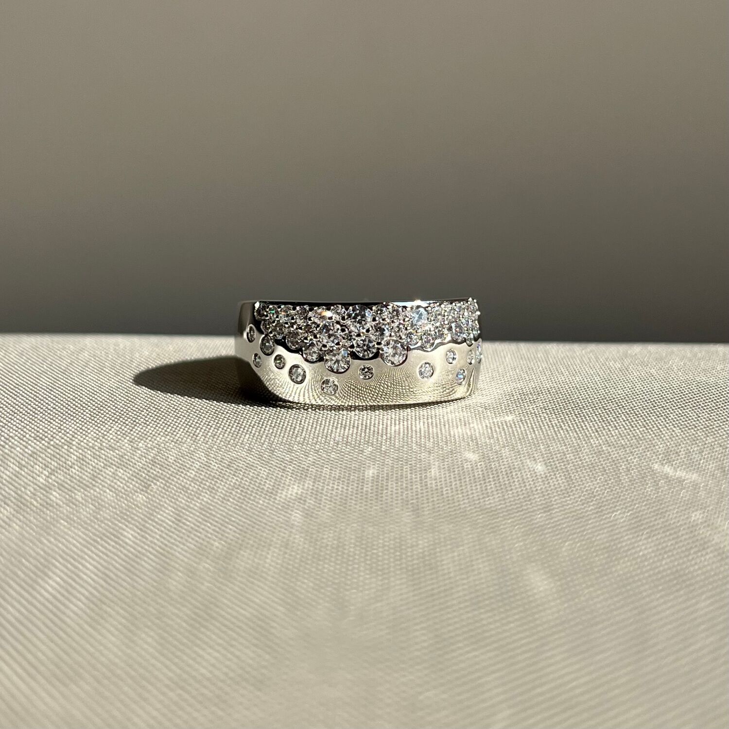 Round pırlanta montür xuping yüzük