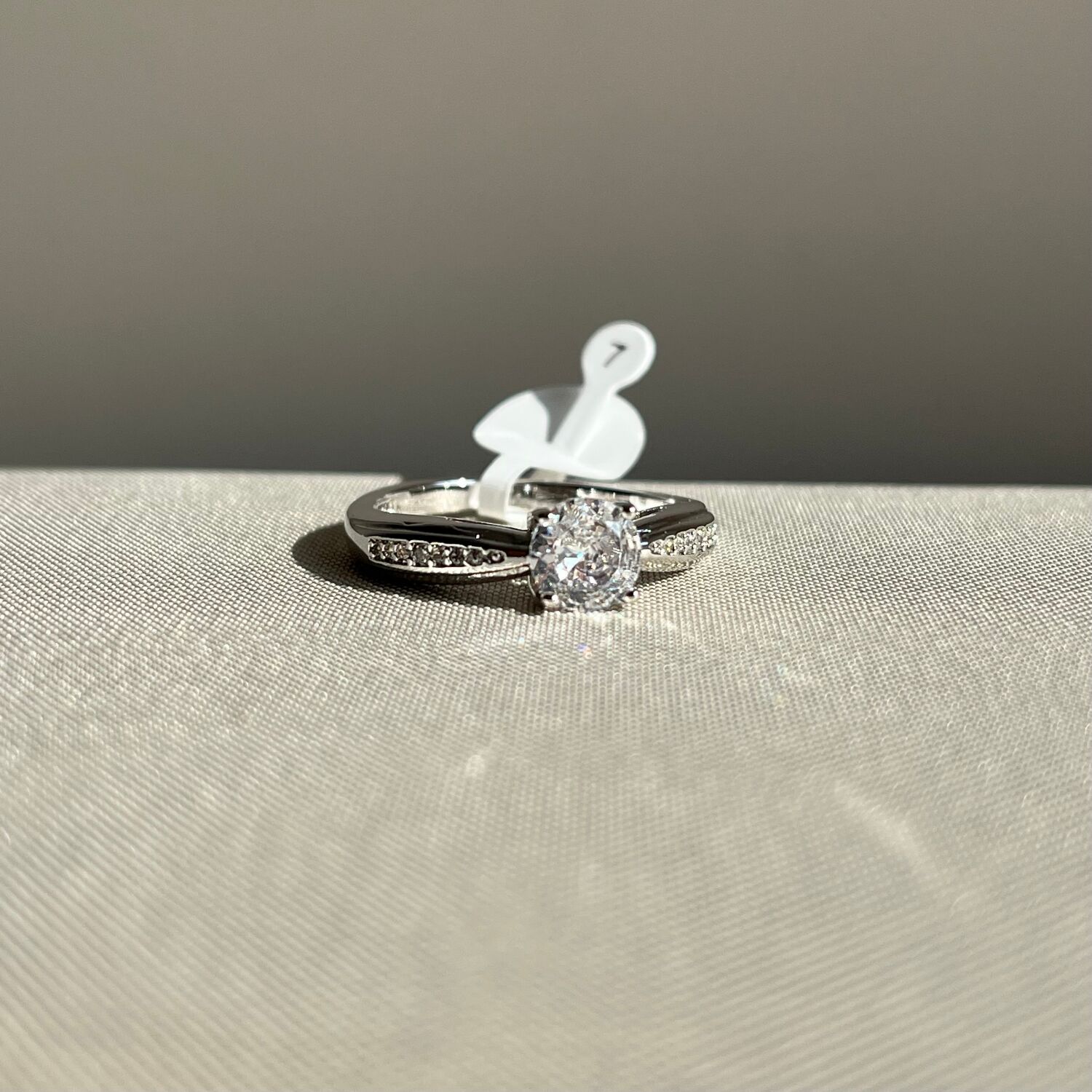 Round pırlanta montür xuping yüzük