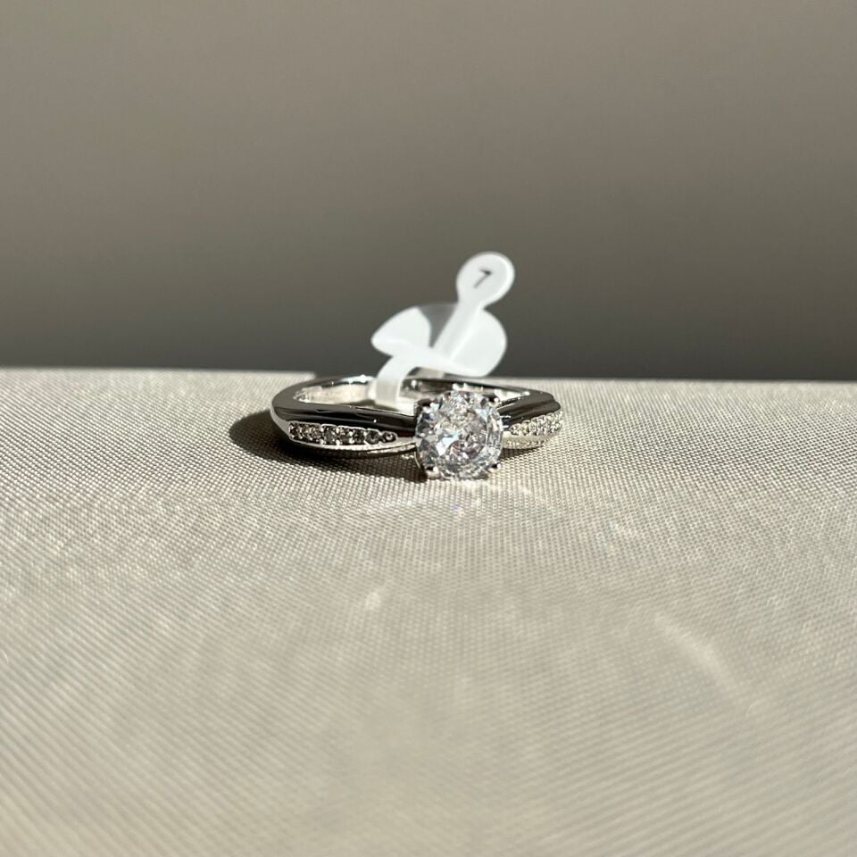 Round pırlanta montür xuping yüzük