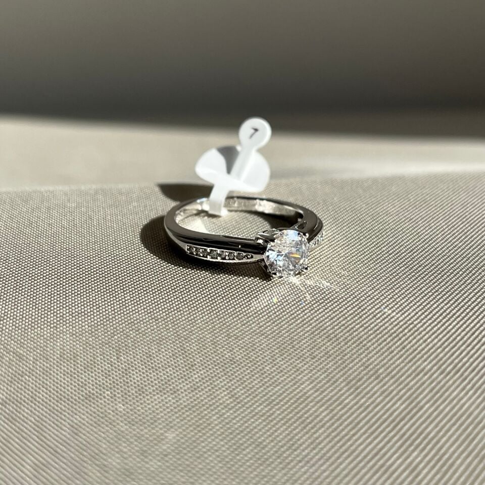 Round pırlanta montür xuping yüzük