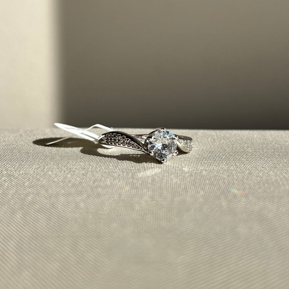 Round pırlanta montür xuping yüzük