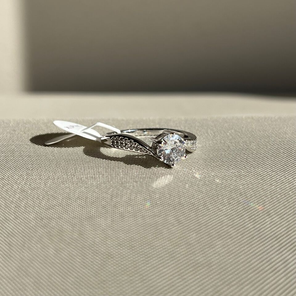 Round pırlanta montür xuping yüzük