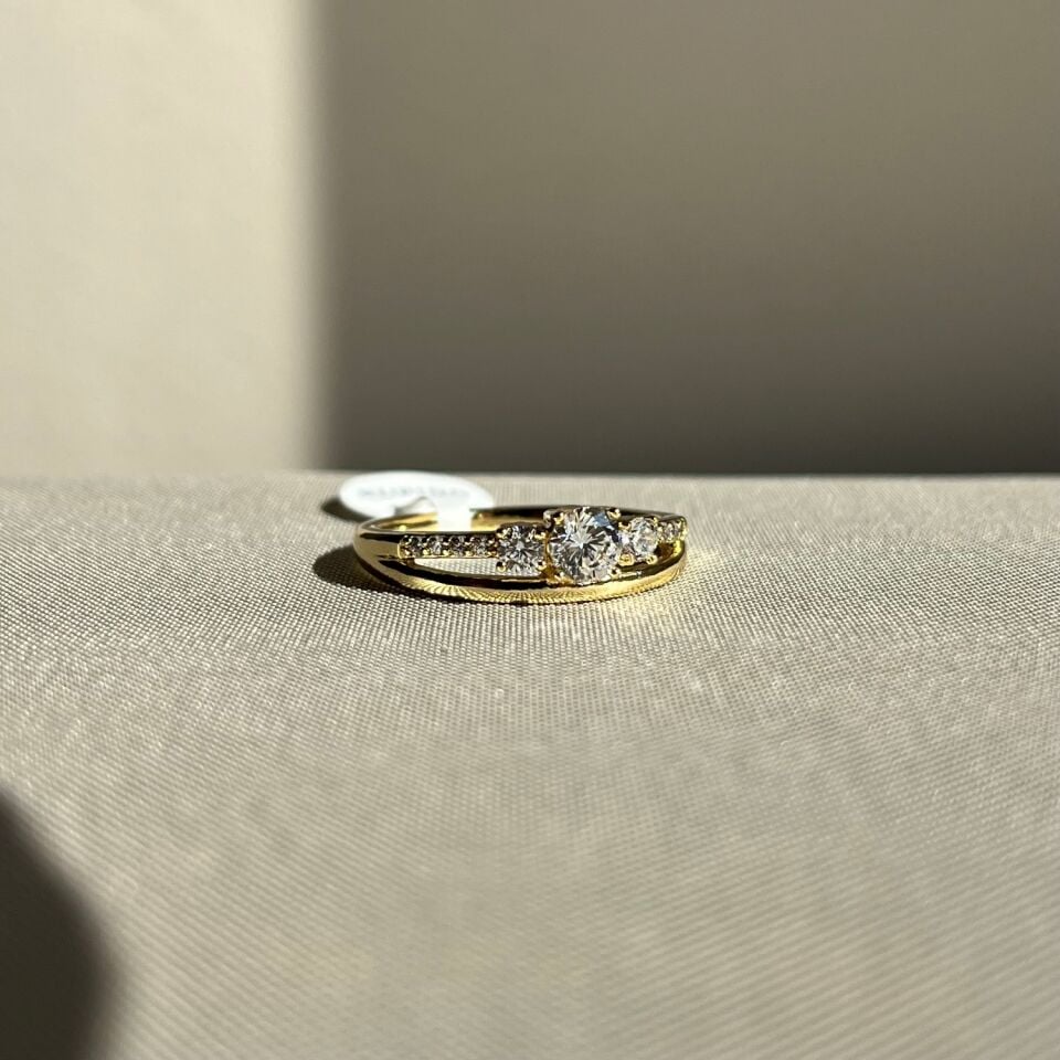 Tria pırlanta montür xuping yüzük