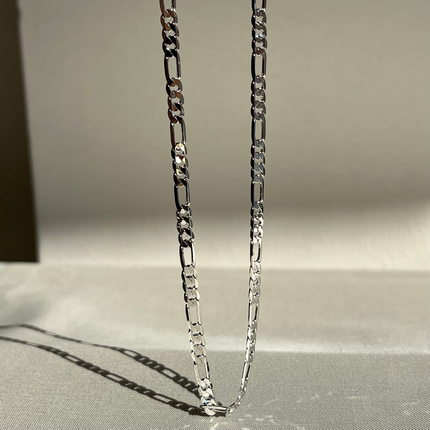 Altın işçiliği figaro model xuping kolye