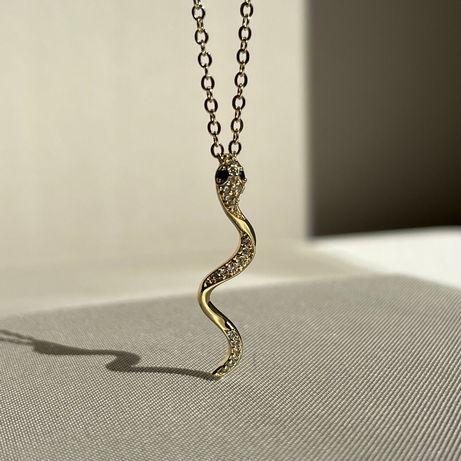 Pırlanta işçiliği yılan figür xuping kolye