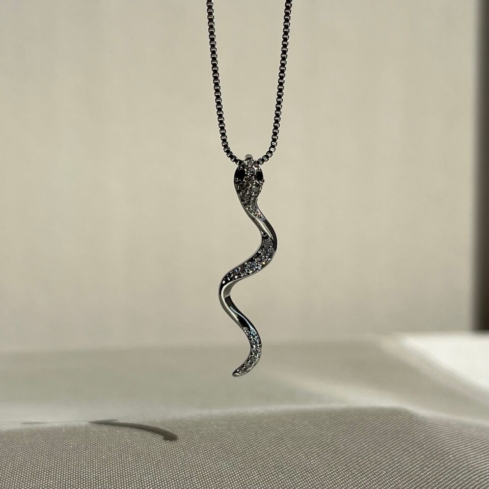 Pırlanta işçiliği yılan figür xuping kolye