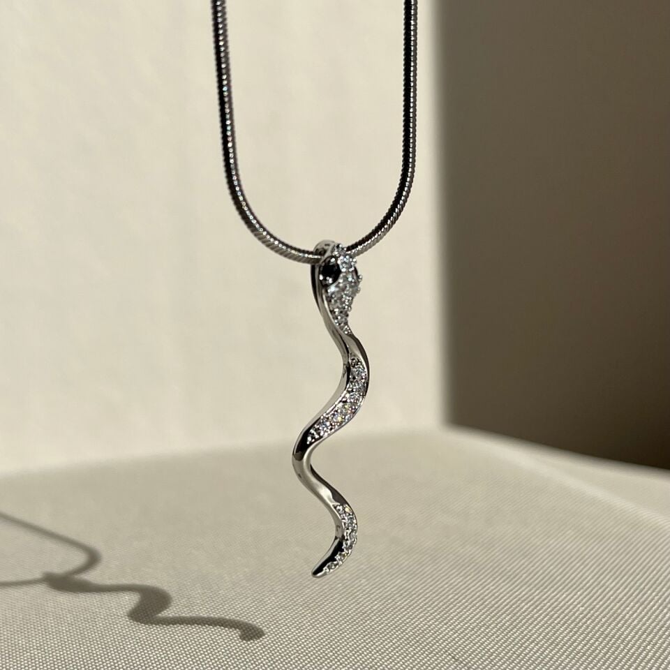Pırlanta işçiliği yılan figür italyan zincir xuping kolye