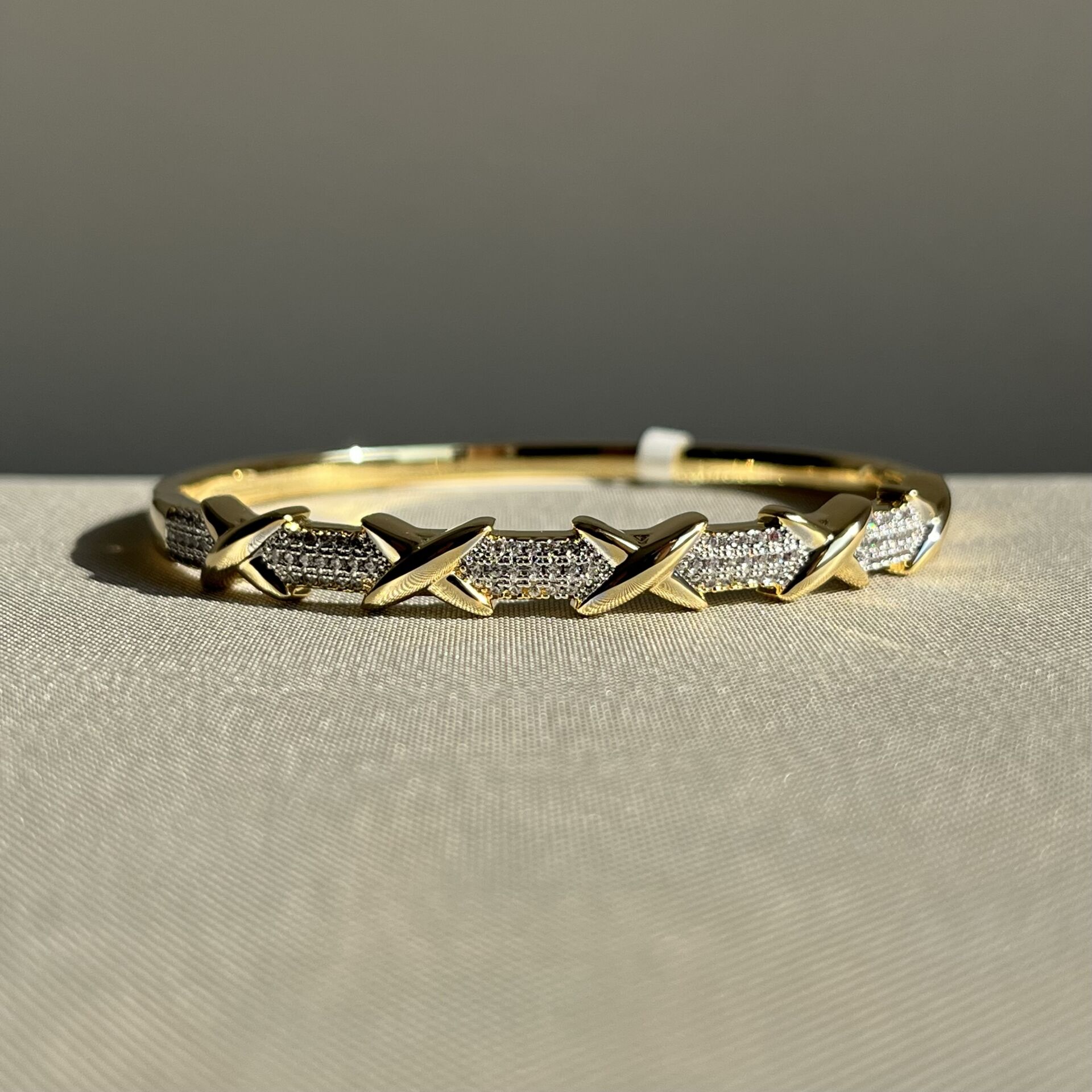 Pırlanta işçiliği mücevher model vıp kelepçe