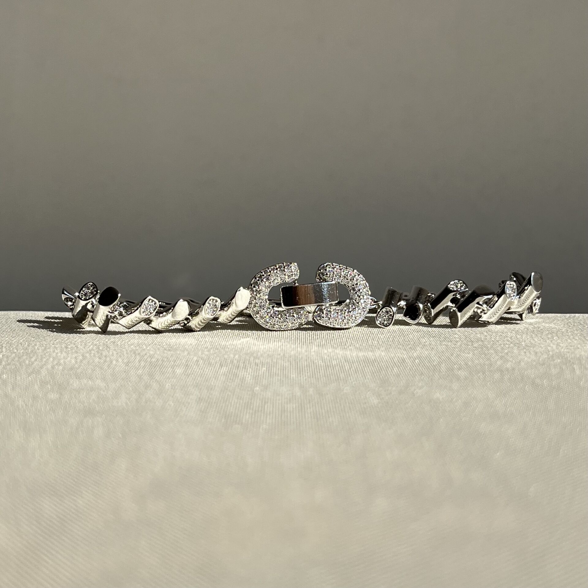 Pırlanta işçiliği tasarım kilitli xuping bileklik