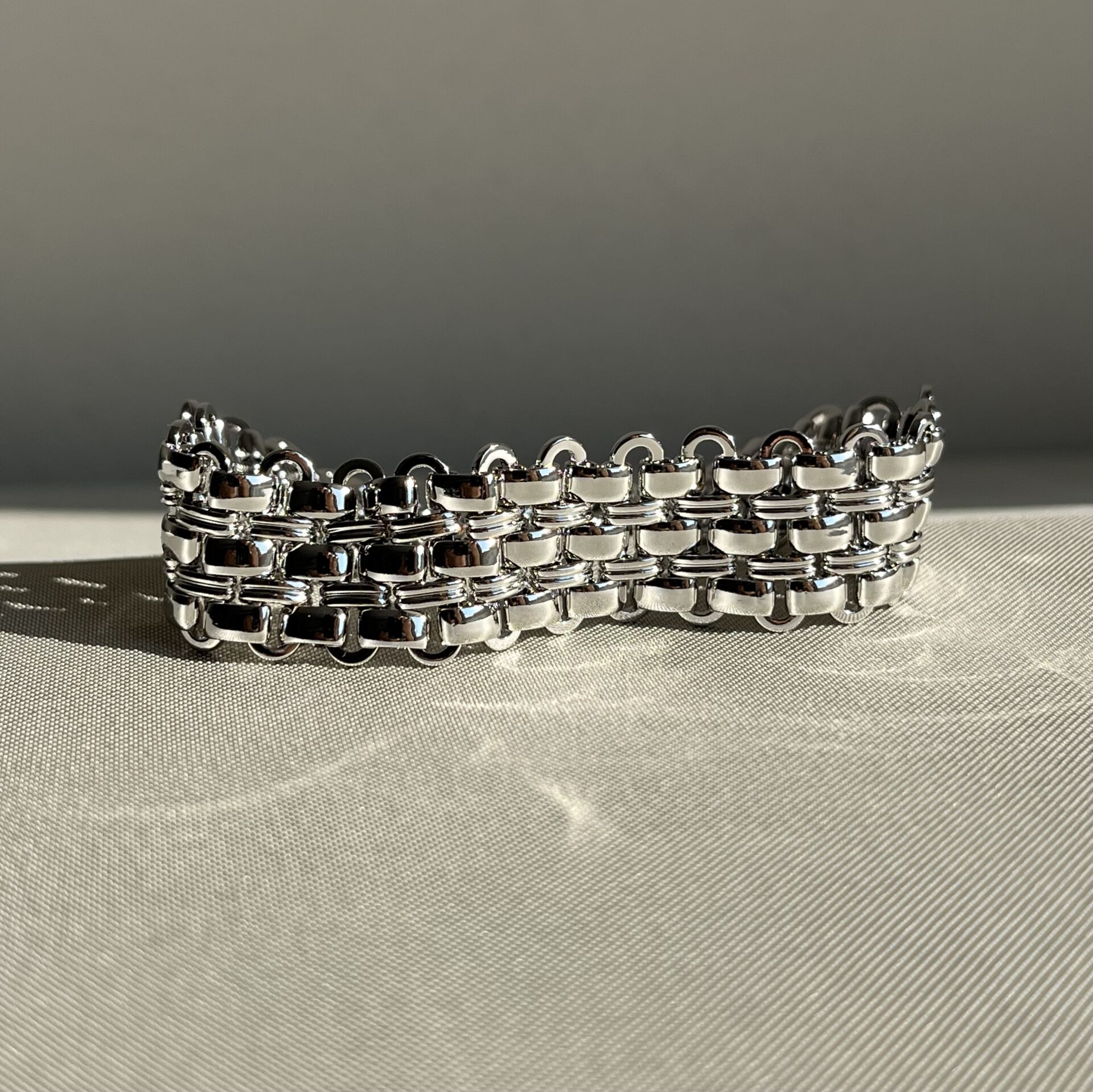 Altın işçiliği hallow xuping bileklik