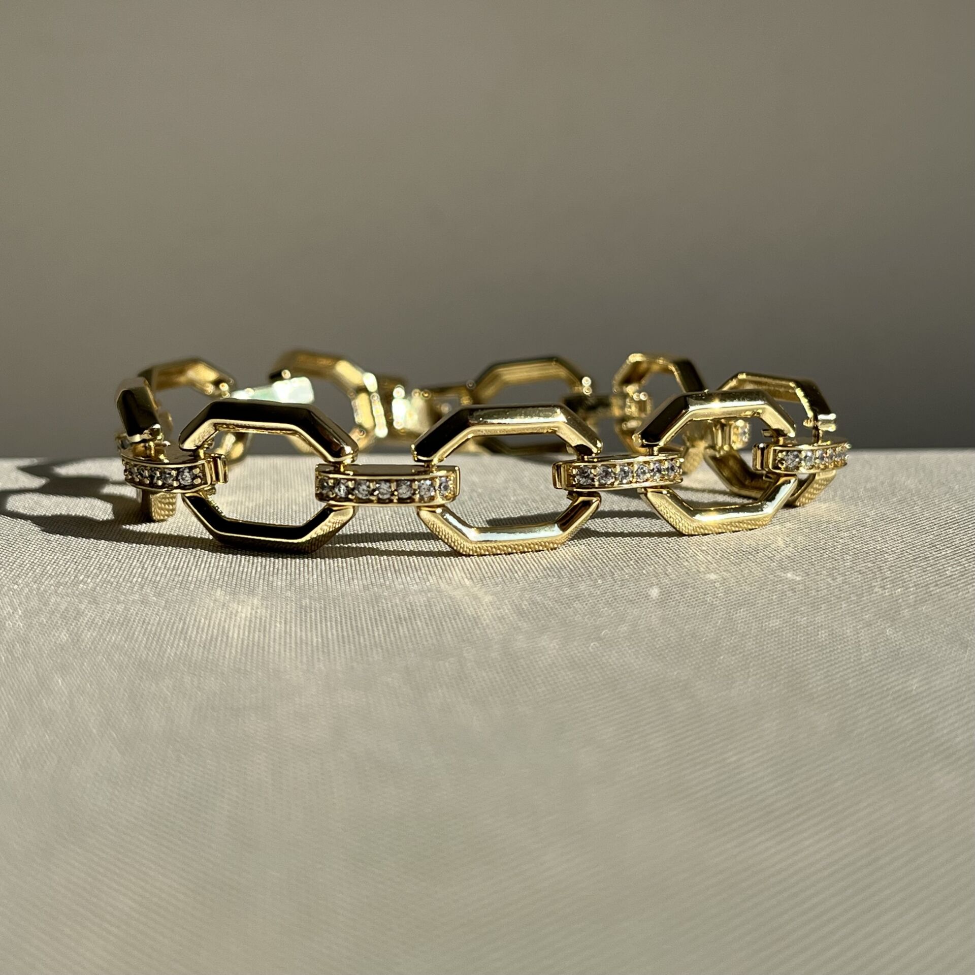 Pırlanta işçiliği altıgen model xuping bileklik