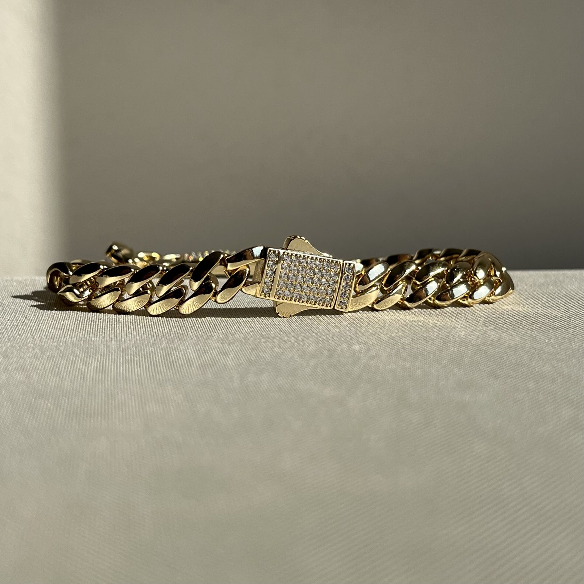 Pırlanta işçiliği kutu kilitli gurmet xuping bileklik