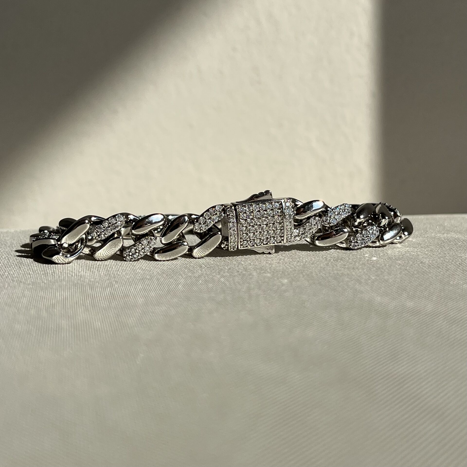 Pırlanta işçiliği kutu kilitli gurmet xuping bileklik