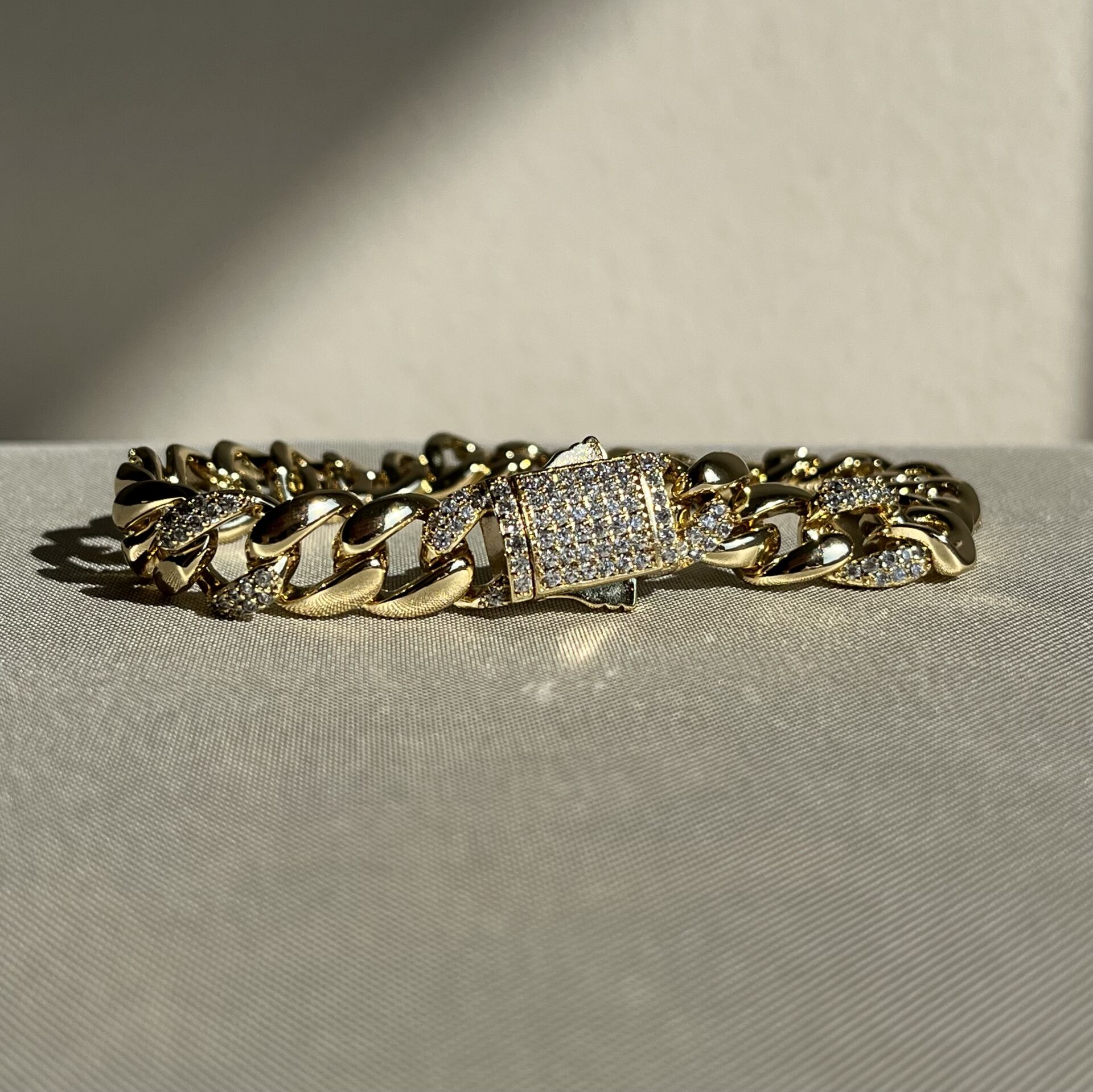 Pırlanta işçiliği kutu kilitli gurmet xuping bileklik